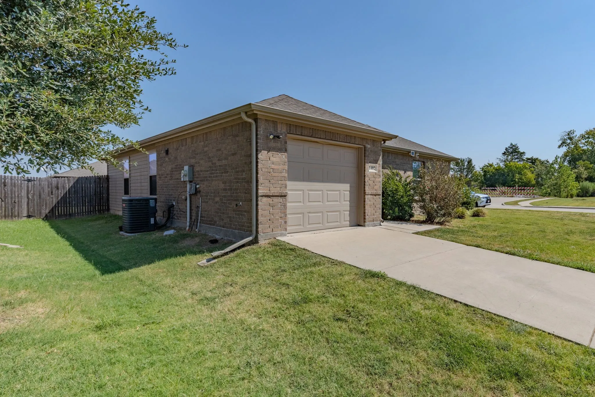 Single Family Residence For Sale in Hunt County , 1402 Warringwood Drive, Greenville, Texas 75402, 3 Bedroom, 2 Bathroom, 1 Garage spaces, 1,187 Sqft, built in 2020, mls#21378925, Real Estate Agent in Greenville, Homes For Sale in Hunt county, Homes For Sale in Greenville, Realtor in Greenville Texas, Real Estate Brokerage Independent Realty Texas, Luminita Cordes Realtor