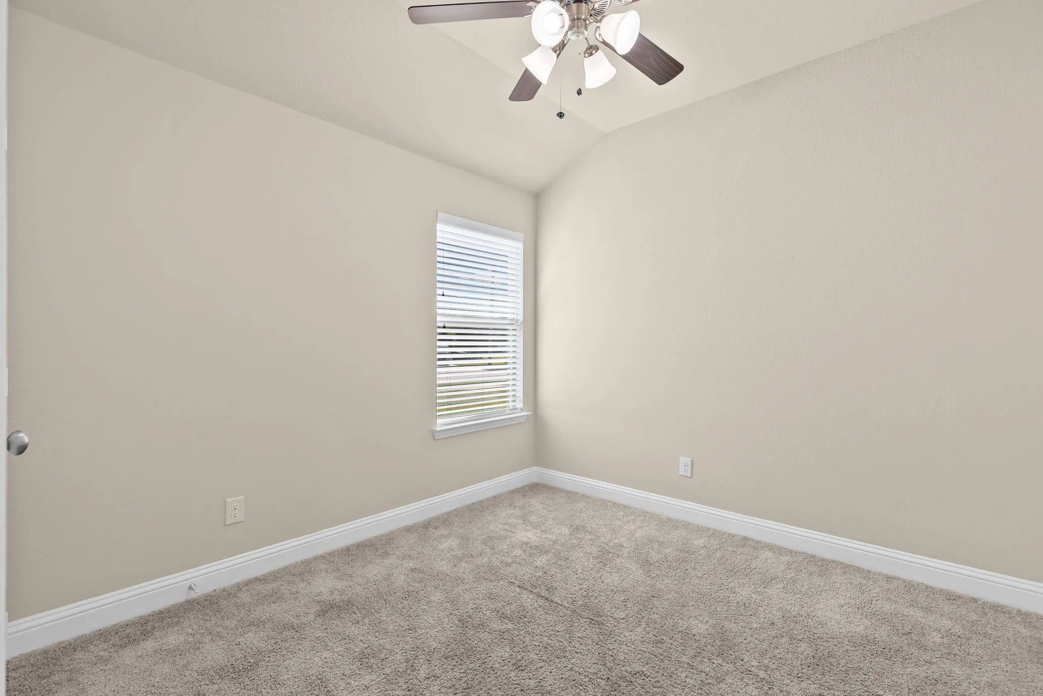 Single Family Residence For Sale in Hunt County , 1402 Warringwood Drive, Greenville, Texas 75402, 3 Bedroom, 2 Bathroom, 1 Garage spaces, 1,187 Sqft, built in 2020, mls#21378925, Real Estate Agent in Greenville, Homes For Sale in Hunt county, Homes For Sale in Greenville, Realtor in Greenville Texas, Real Estate Brokerage Independent Realty Texas, Luminita Cordes Realtor