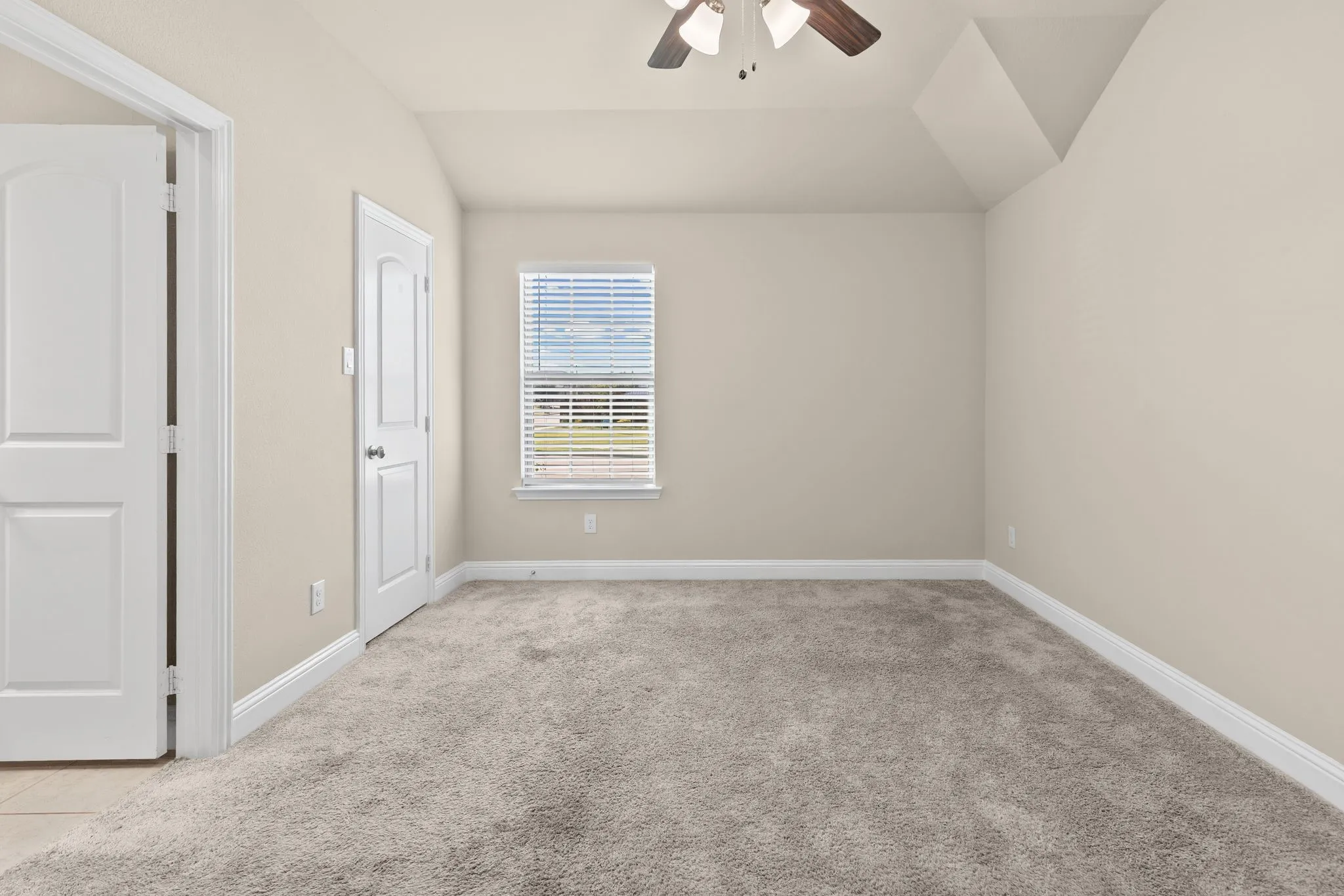 Single Family Residence For Sale in Hunt County , 1402 Warringwood Drive, Greenville, Texas 75402, 3 Bedroom, 2 Bathroom, 1 Garage spaces, 1,187 Sqft, built in 2020, mls#21378925, Real Estate Agent in Greenville, Homes For Sale in Hunt county, Homes For Sale in Greenville, Realtor in Greenville Texas, Real Estate Brokerage Independent Realty Texas, Luminita Cordes Realtor