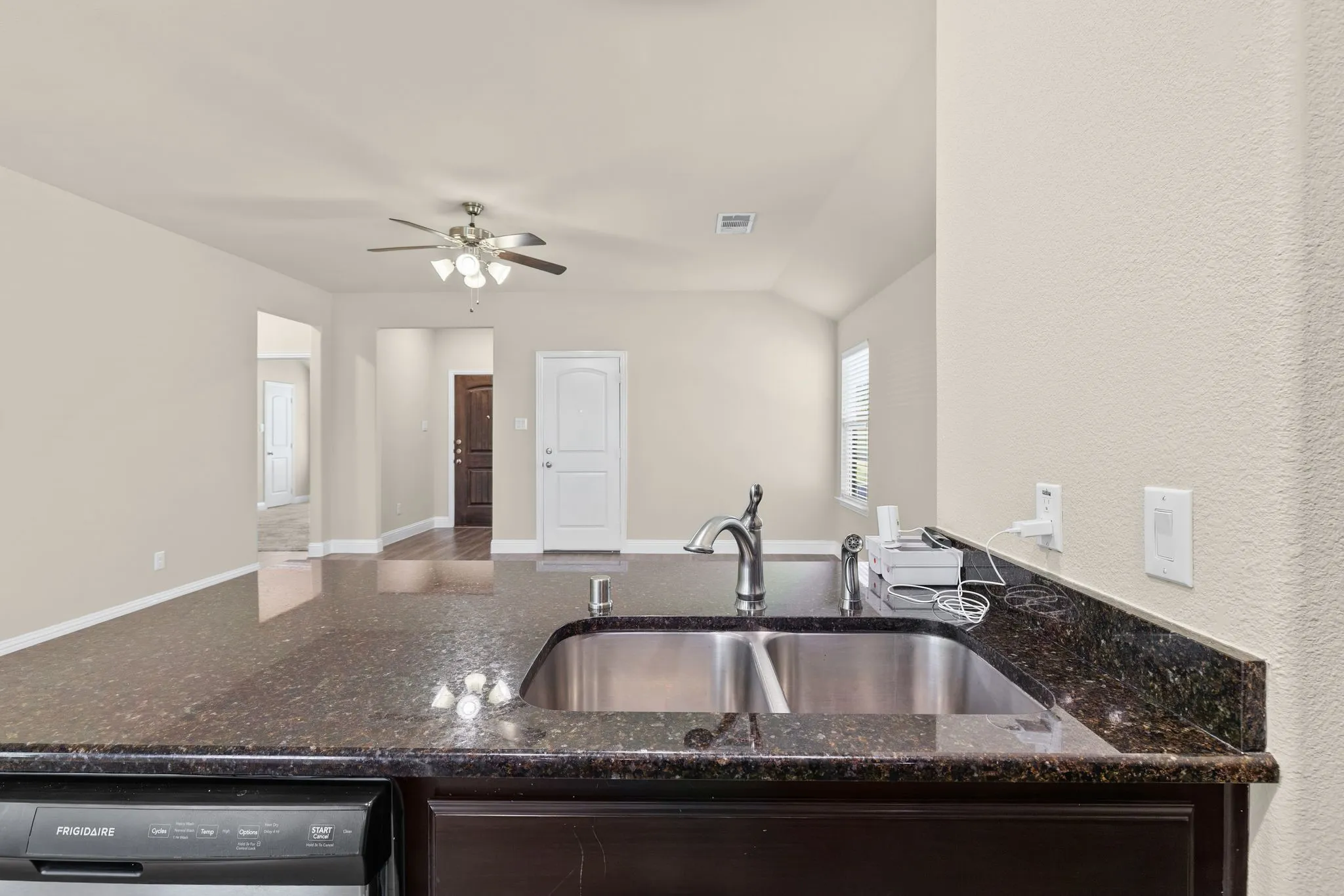 Single Family Residence For Sale in Hunt County , 1402 Warringwood Drive, Greenville, Texas 75402, 3 Bedroom, 2 Bathroom, 1 Garage spaces, 1,187 Sqft, built in 2020, mls#21378925, Real Estate Agent in Greenville, Homes For Sale in Hunt county, Homes For Sale in Greenville, Realtor in Greenville Texas, Real Estate Brokerage Independent Realty Texas, Luminita Cordes Realtor