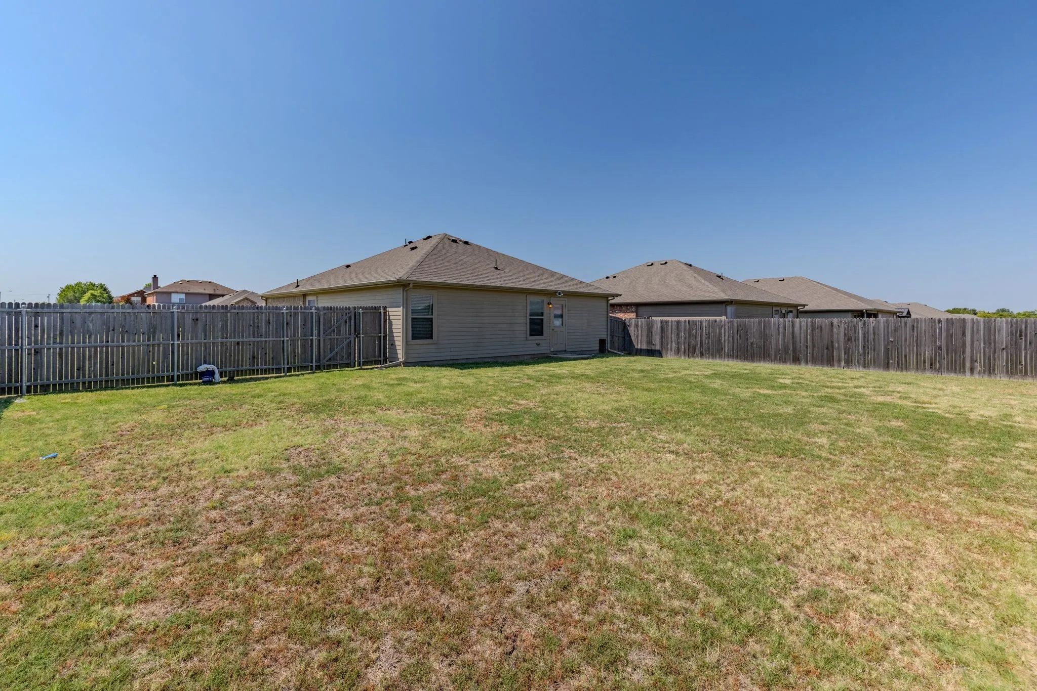 Single Family Residence For Sale in Hunt County , 1402 Warringwood Drive, Greenville, Texas 75402, 3 Bedroom, 2 Bathroom, 1 Garage spaces, 1,187 Sqft, built in 2020, mls#21378925, Real Estate Agent in Greenville, Homes For Sale in Hunt county, Homes For Sale in Greenville, Realtor in Greenville Texas, Real Estate Brokerage Independent Realty Texas, Luminita Cordes Realtor