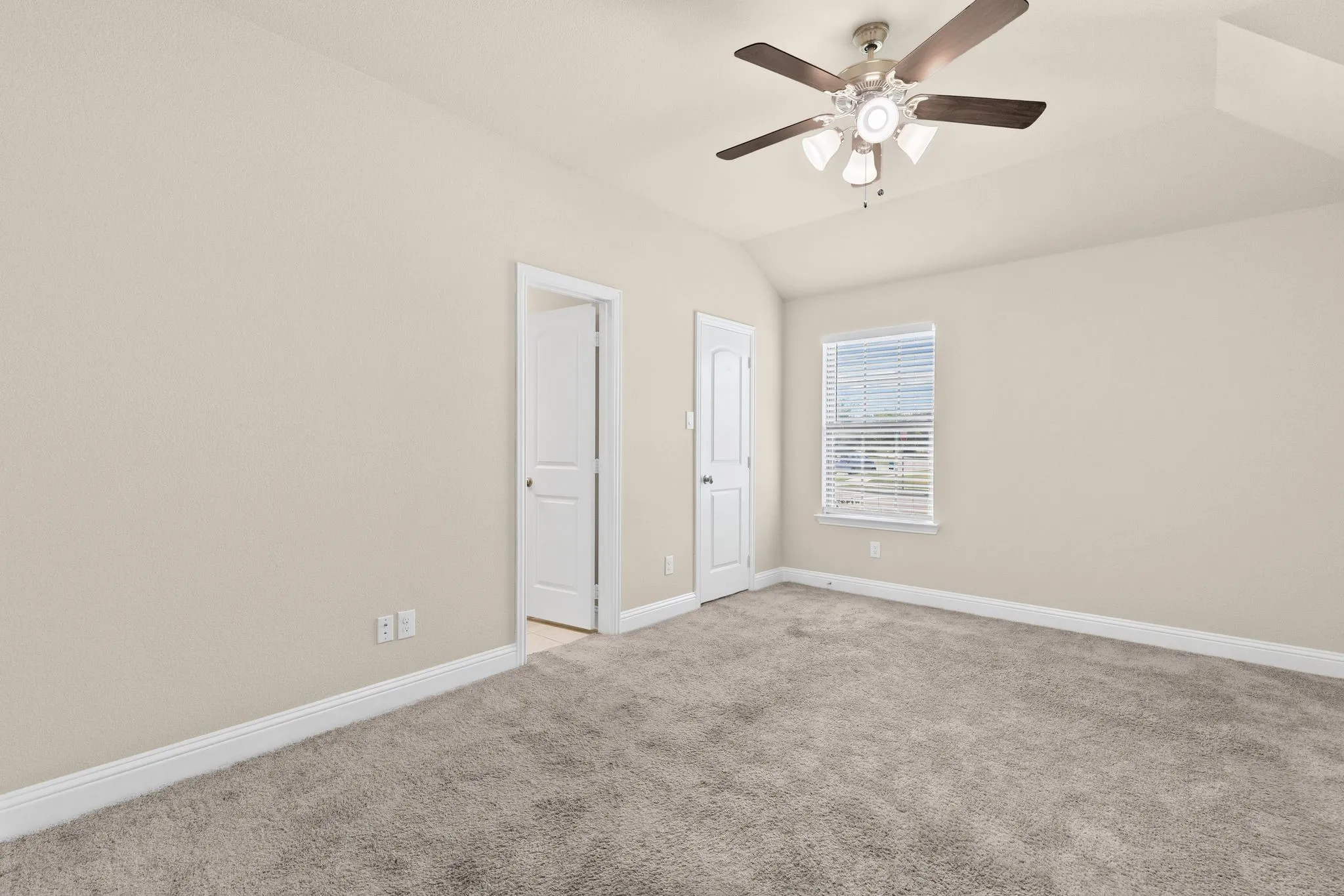 Single Family Residence For Sale in Hunt County , 1402 Warringwood Drive, Greenville, Texas 75402, 3 Bedroom, 2 Bathroom, 1 Garage spaces, 1,187 Sqft, built in 2020, mls#21378925, Real Estate Agent in Greenville, Homes For Sale in Hunt county, Homes For Sale in Greenville, Realtor in Greenville Texas, Real Estate Brokerage Independent Realty Texas, Luminita Cordes Realtor