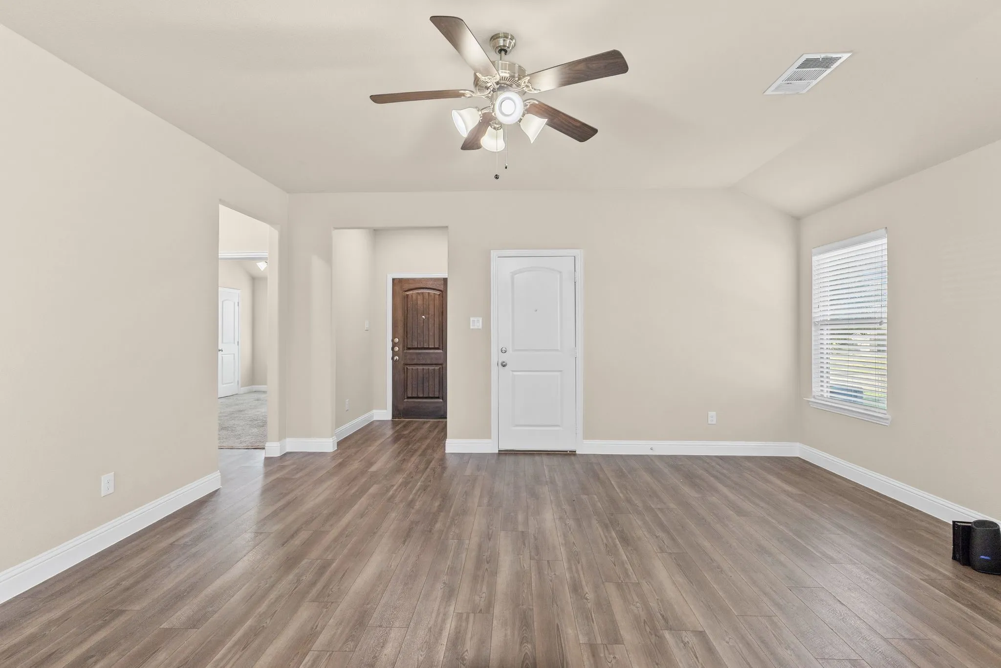 Single Family Residence For Sale in Hunt County , 1402 Warringwood Drive, Greenville, Texas 75402, 3 Bedroom, 2 Bathroom, 1 Garage spaces, 1,187 Sqft, built in 2020, mls#21378925, Real Estate Agent in Greenville, Homes For Sale in Hunt county, Homes For Sale in Greenville, Realtor in Greenville Texas, Real Estate Brokerage Independent Realty Texas, Luminita Cordes Realtor