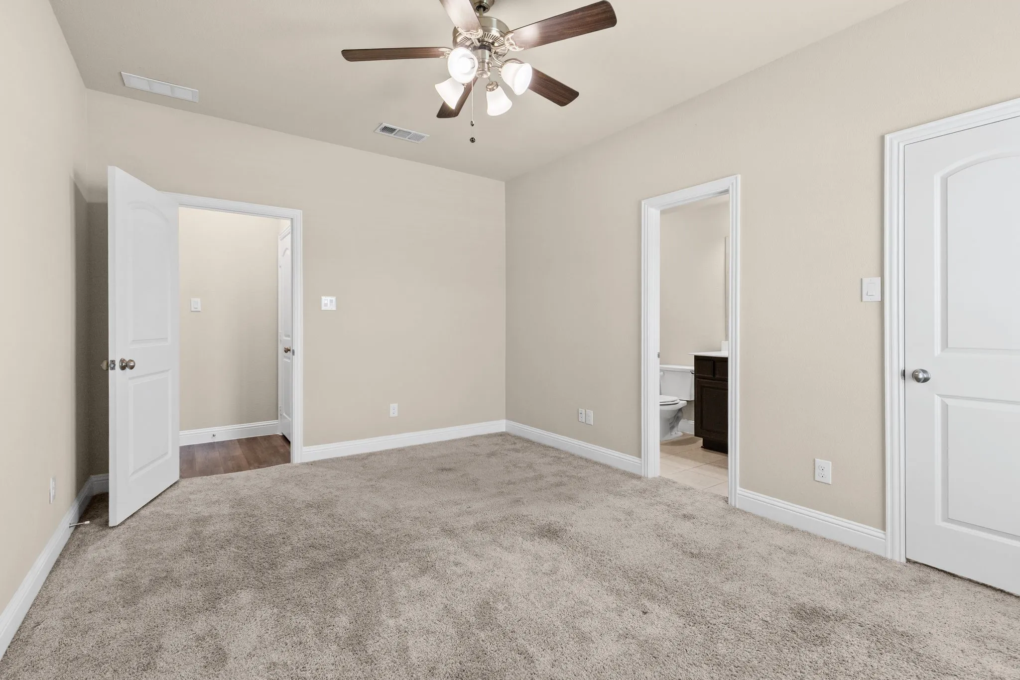 Single Family Residence For Sale in Hunt County , 1402 Warringwood Drive, Greenville, Texas 75402, 3 Bedroom, 2 Bathroom, 1 Garage spaces, 1,187 Sqft, built in 2020, mls#21378925, Real Estate Agent in Greenville, Homes For Sale in Hunt county, Homes For Sale in Greenville, Realtor in Greenville Texas, Real Estate Brokerage Independent Realty Texas, Luminita Cordes Realtor
