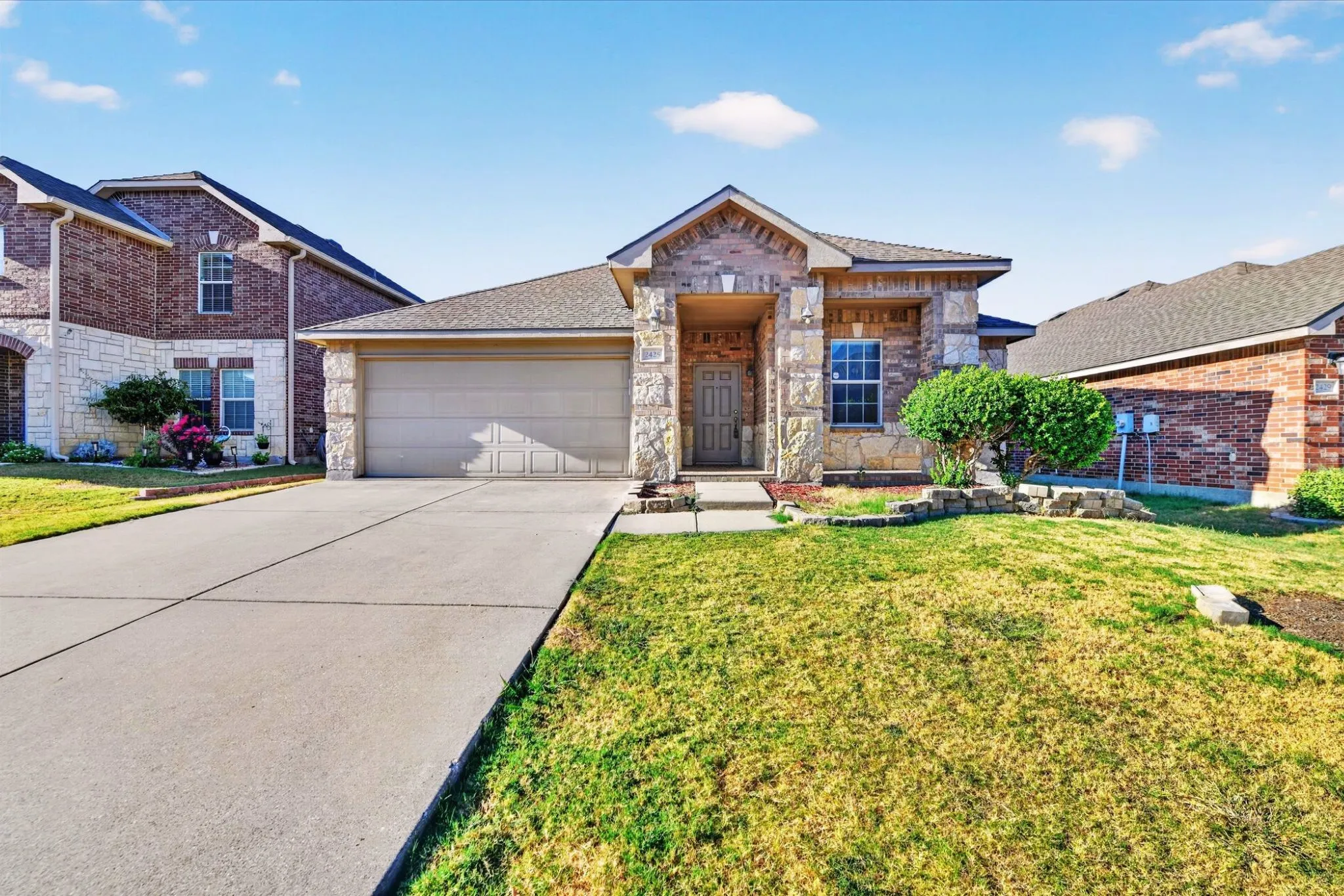 Single Family Residence For Rent in Tarrant County , 2425 Grand Rapids Drive, Fort Worth, Texas 76177, 4 Bedroom, 2 Bathroom, 2 Garage spaces, 2,080 Sqft, built in 2009, mls#21378935, Real Estate Agent in Fort Worth, Homes For Rent in Tarrant county, Homes For Rent in Fort Worth, Realtor in Fort Worth Texas, Real Estate Brokerage Independent Realty Texas, Luminita Cordes Realtor