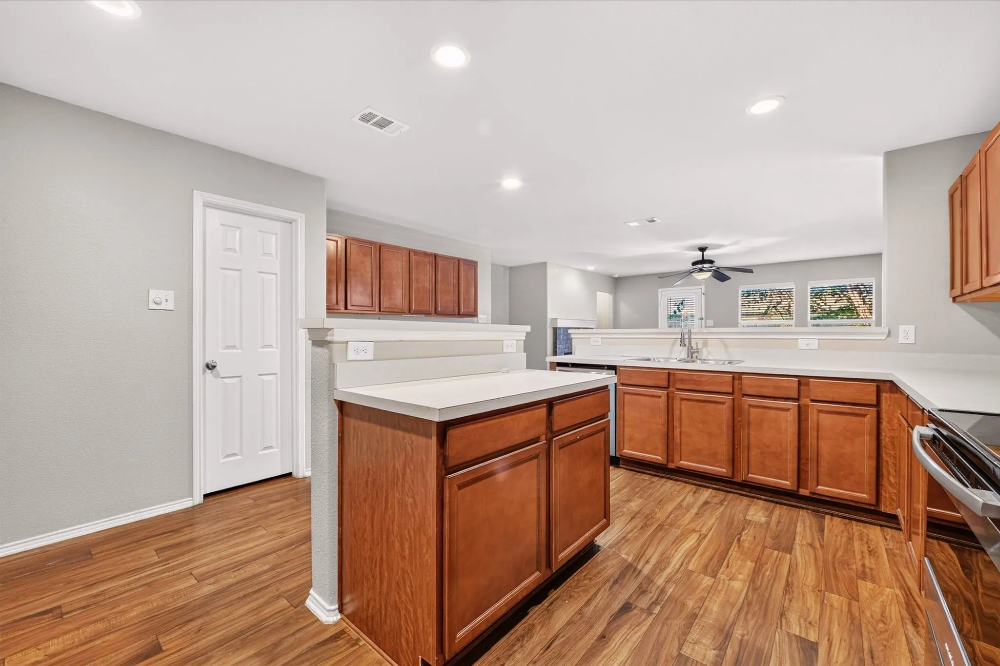 Single Family Residence For Rent in Tarrant County , 2425 Grand Rapids Drive, Fort Worth, Texas 76177, 4 Bedroom, 2 Bathroom, 2 Garage spaces, 2,080 Sqft, built in 2009, mls#21378935, Real Estate Agent in Fort Worth, Homes For Rent in Tarrant county, Homes For Rent in Fort Worth, Realtor in Fort Worth Texas, Real Estate Brokerage Independent Realty Texas, Luminita Cordes Realtor