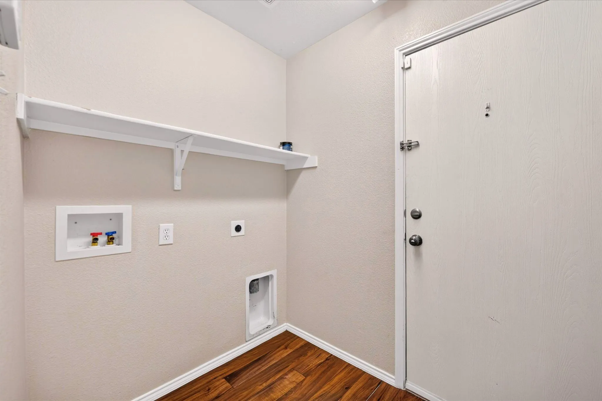 Single Family Residence For Rent in Tarrant County , 2425 Grand Rapids Drive, Fort Worth, Texas 76177, 4 Bedroom, 2 Bathroom, 2 Garage spaces, 2,080 Sqft, built in 2009, mls#21378935, Real Estate Agent in Fort Worth, Homes For Rent in Tarrant county, Homes For Rent in Fort Worth, Realtor in Fort Worth Texas, Real Estate Brokerage Independent Realty Texas, Luminita Cordes Realtor
