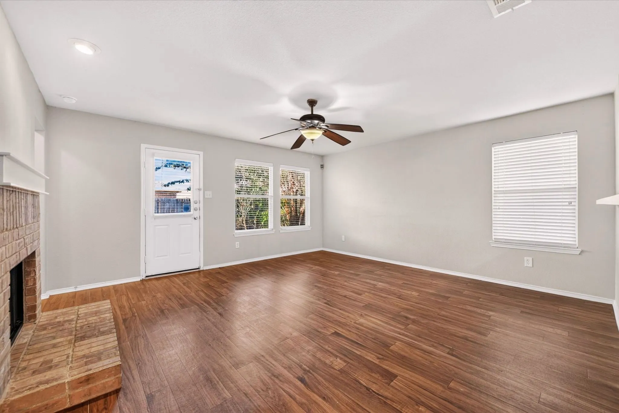 Single Family Residence For Rent in Tarrant County , 2425 Grand Rapids Drive, Fort Worth, Texas 76177, 4 Bedroom, 2 Bathroom, 2 Garage spaces, 2,080 Sqft, built in 2009, mls#21378935, Real Estate Agent in Fort Worth, Homes For Rent in Tarrant county, Homes For Rent in Fort Worth, Realtor in Fort Worth Texas, Real Estate Brokerage Independent Realty Texas, Luminita Cordes Realtor
