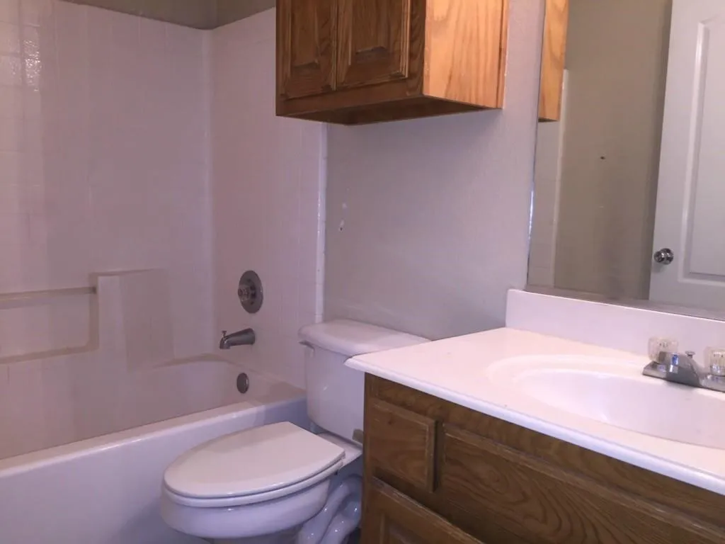 Single Family Residence For Rent in Kaufman County , 900 E Buffalo Street, Forney, Texas 75126, 3 Bedroom, 2 Bathroom, 2 Garage spaces, 1,462 Sqft, built in 2003, mls#21378943, Real Estate Agent in Forney, Homes For Rent in Kaufman county, Homes For Rent in Forney, Realtor in Forney Texas, Real Estate Brokerage Independent Realty Texas, Luminita Cordes Realtor