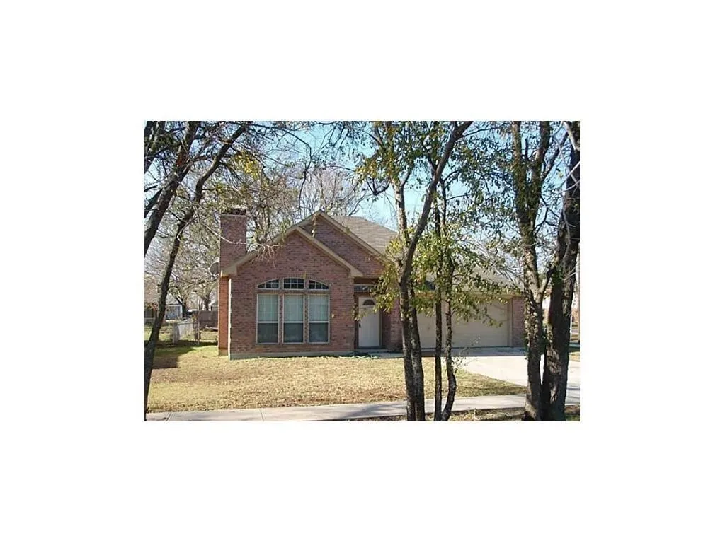 Single Family Residence For Rent in Kaufman County , 900 E Buffalo Street, Forney, Texas 75126, 3 Bedroom, 2 Bathroom, 2 Garage spaces, 1,462 Sqft, built in 2003, mls#21378943, Real Estate Agent in Forney, Homes For Rent in Kaufman county, Homes For Rent in Forney, Realtor in Forney Texas, Real Estate Brokerage Independent Realty Texas, Luminita Cordes Realtor