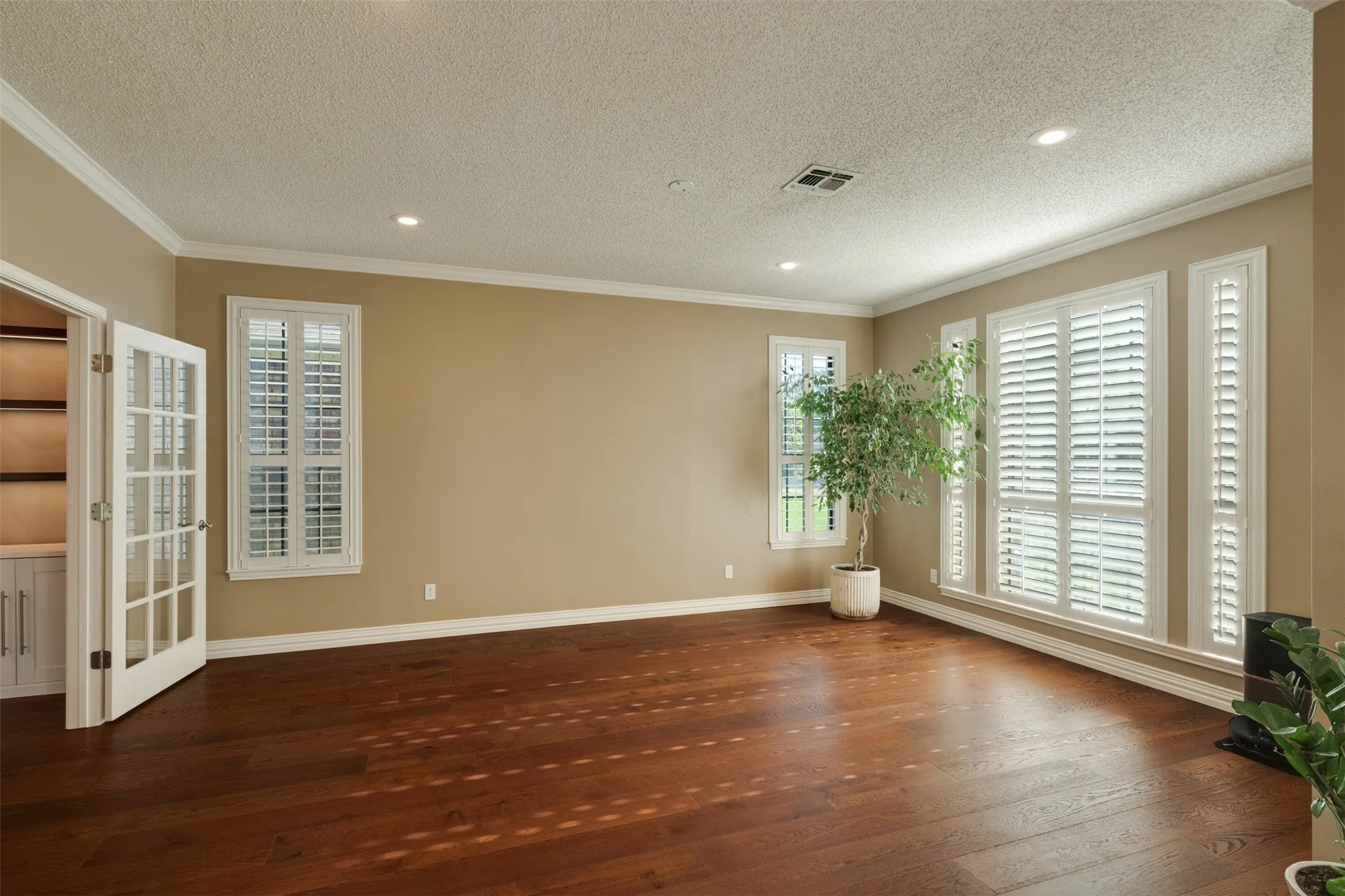 Single Family Residence For Sale in Wichita County , 4316 Grants Glen, Wichita Falls, Texas 76309, 3 Bedroom, 3 Bathroom, 2 Garage spaces, 2,460 Sqft, built in 1990, mls#21378768, Real Estate Agent in Wichita Falls, Homes For Sale in Wichita county, Homes For Sale in Wichita Falls, Realtor in Wichita Falls Texas, Real Estate Brokerage Independent Realty Texas, Luminita Cordes Realtor