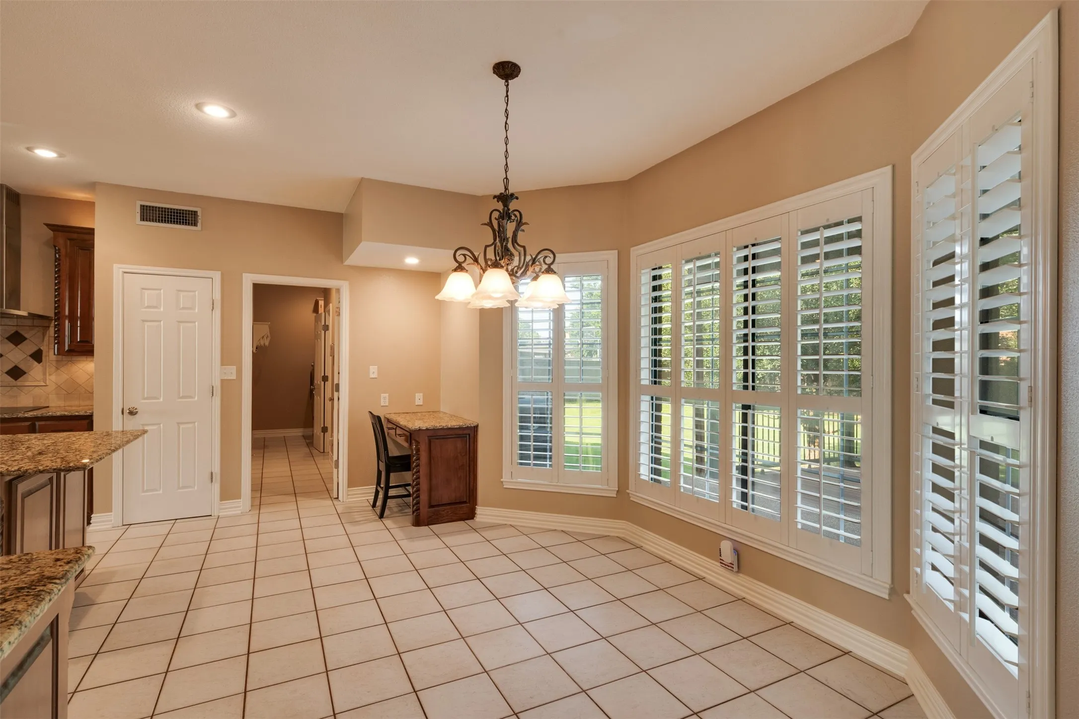Single Family Residence For Sale in Wichita County , 4316 Grants Glen, Wichita Falls, Texas 76309, 3 Bedroom, 3 Bathroom, 2 Garage spaces, 2,460 Sqft, built in 1990, mls#21378768, Real Estate Agent in Wichita Falls, Homes For Sale in Wichita county, Homes For Sale in Wichita Falls, Realtor in Wichita Falls Texas, Real Estate Brokerage Independent Realty Texas, Luminita Cordes Realtor