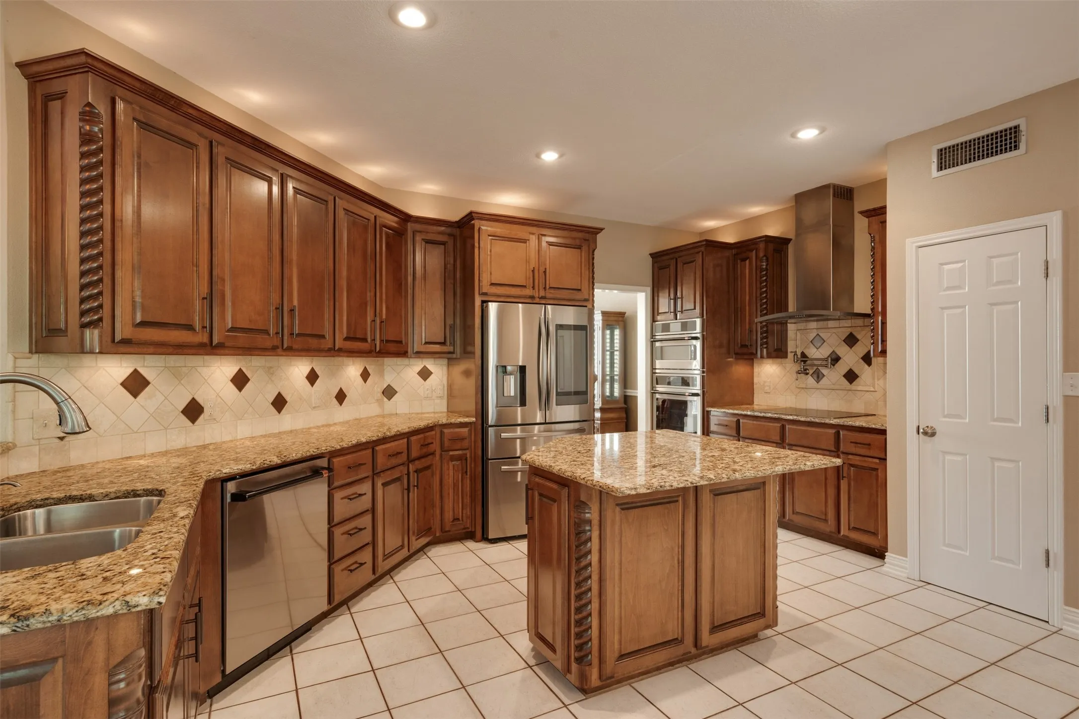 Single Family Residence For Sale in Wichita County , 4316 Grants Glen, Wichita Falls, Texas 76309, 3 Bedroom, 3 Bathroom, 2 Garage spaces, 2,460 Sqft, built in 1990, mls#21378768, Real Estate Agent in Wichita Falls, Homes For Sale in Wichita county, Homes For Sale in Wichita Falls, Realtor in Wichita Falls Texas, Real Estate Brokerage Independent Realty Texas, Luminita Cordes Realtor