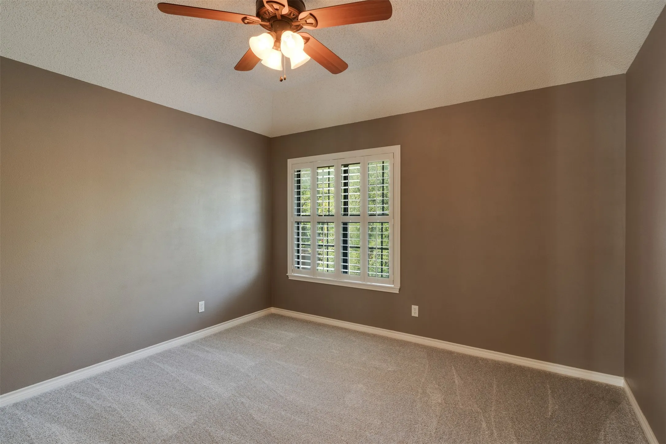 Single Family Residence For Sale in Wichita County , 4316 Grants Glen, Wichita Falls, Texas 76309, 3 Bedroom, 3 Bathroom, 2 Garage spaces, 2,460 Sqft, built in 1990, mls#21378768, Real Estate Agent in Wichita Falls, Homes For Sale in Wichita county, Homes For Sale in Wichita Falls, Realtor in Wichita Falls Texas, Real Estate Brokerage Independent Realty Texas, Luminita Cordes Realtor