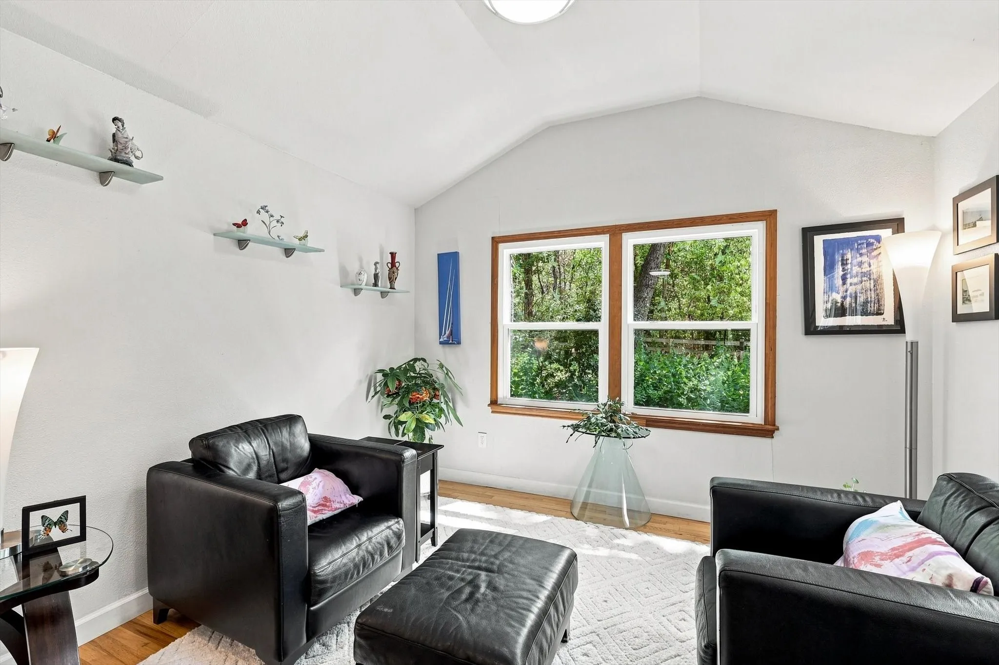 Perfect area for reading or quite conversations.