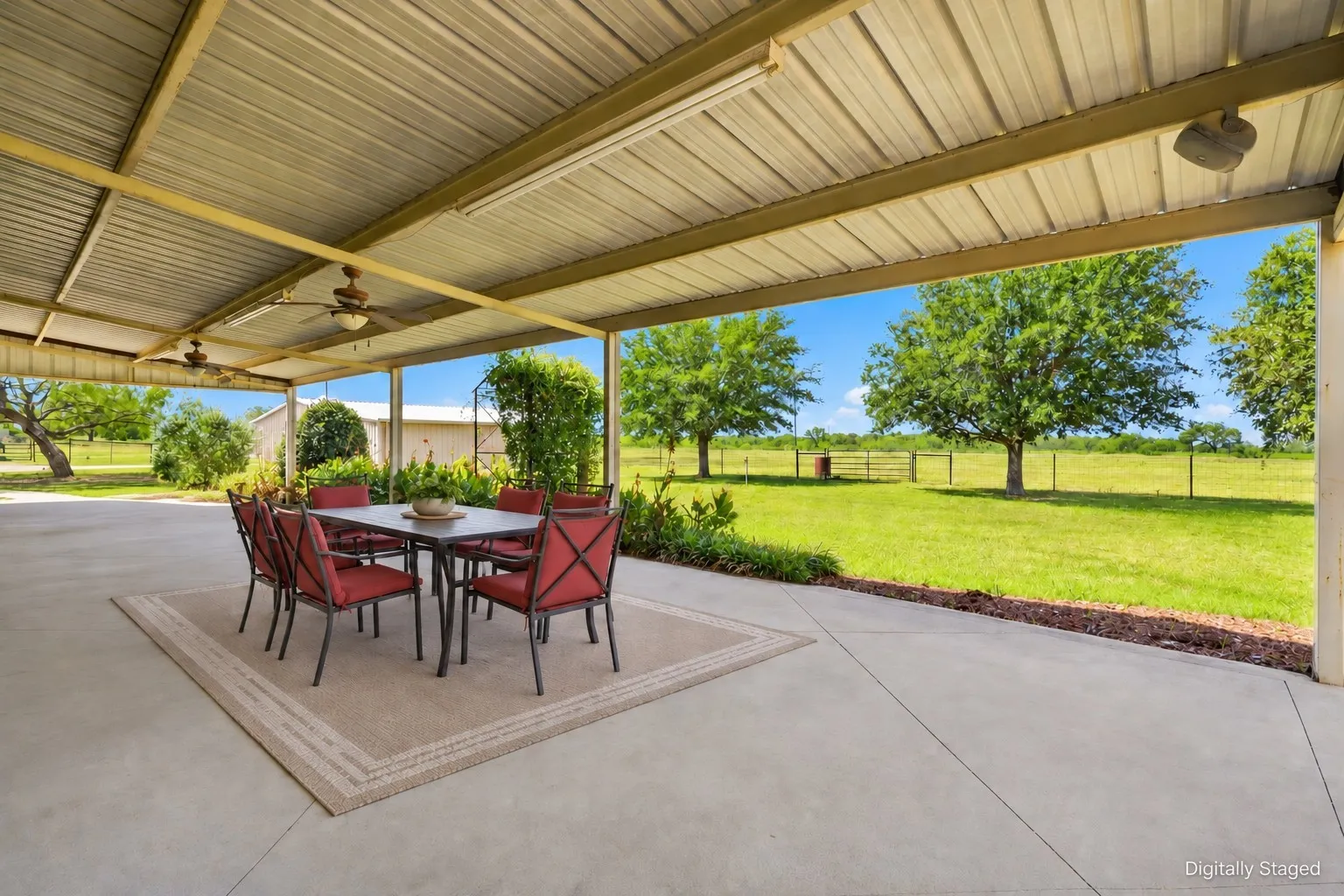 Farm For Sale in Hunt County , 2635 County Road 2168, Caddo Mills, Texas 75135, 3 Bedroom, 3 Bathroom, Garage spaces, 2,400 Sqft, built in 2009, mls#21378067, Real Estate Agent in Caddo Mills, Homes For Sale in Hunt county, Homes For Sale in Caddo Mills, Realtor in Caddo Mills Texas, Real Estate Brokerage Independent Realty Texas, Luminita Cordes Realtor