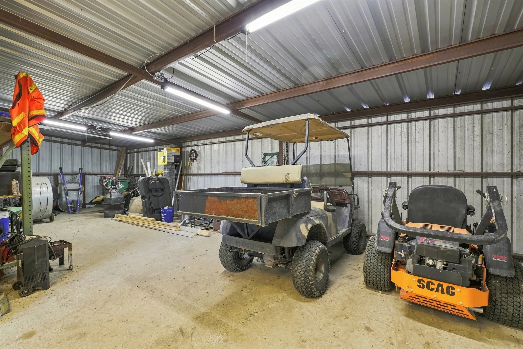 Farm For Sale in Hunt County , 2635 County Road 2168, Caddo Mills, Texas 75135, 3 Bedroom, 3 Bathroom, Garage spaces, 2,400 Sqft, built in 2009, mls#21378067, Real Estate Agent in Caddo Mills, Homes For Sale in Hunt county, Homes For Sale in Caddo Mills, Realtor in Caddo Mills Texas, Real Estate Brokerage Independent Realty Texas, Luminita Cordes Realtor