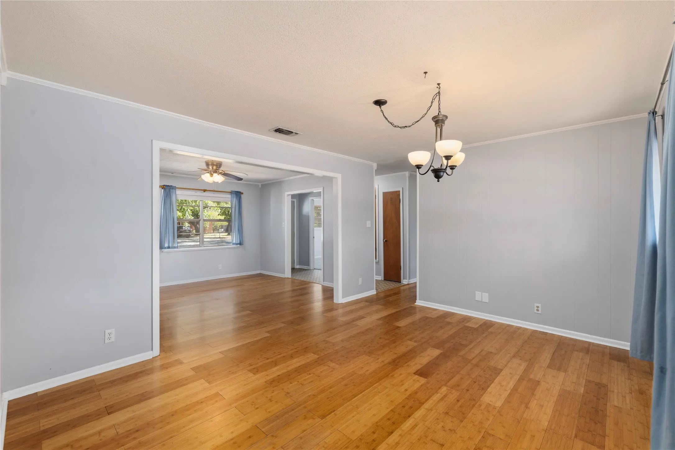 Single Family Residence For Sale in Brown County , 2103 16th Street, Brownwood, Texas 76801, 3 Bedroom, 2 Bathroom, 2 Garage spaces, 1,330 Sqft, built in 1969, mls#21376575, Real Estate Agent in Brownwood, Homes For Sale in Brown county, Homes For Sale in Brownwood, Realtor in Brownwood Texas, Real Estate Brokerage Independent Realty Texas, Luminita Cordes Realtor