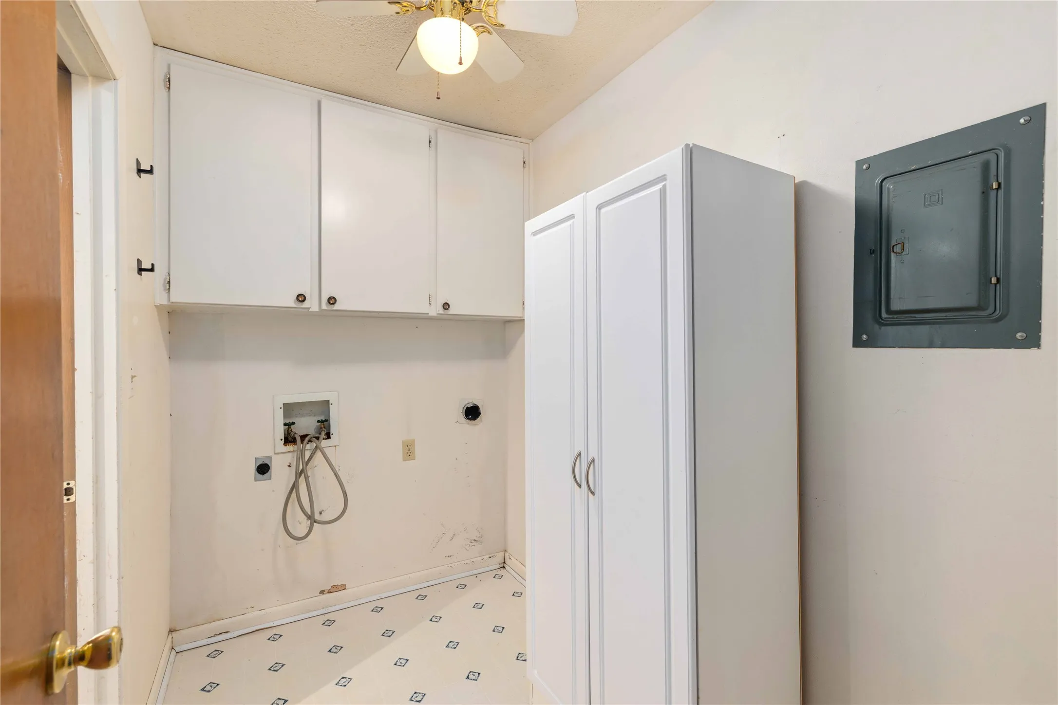 Single Family Residence For Sale in Brown County , 2103 16th Street, Brownwood, Texas 76801, 3 Bedroom, 2 Bathroom, 2 Garage spaces, 1,330 Sqft, built in 1969, mls#21376575, Real Estate Agent in Brownwood, Homes For Sale in Brown county, Homes For Sale in Brownwood, Realtor in Brownwood Texas, Real Estate Brokerage Independent Realty Texas, Luminita Cordes Realtor