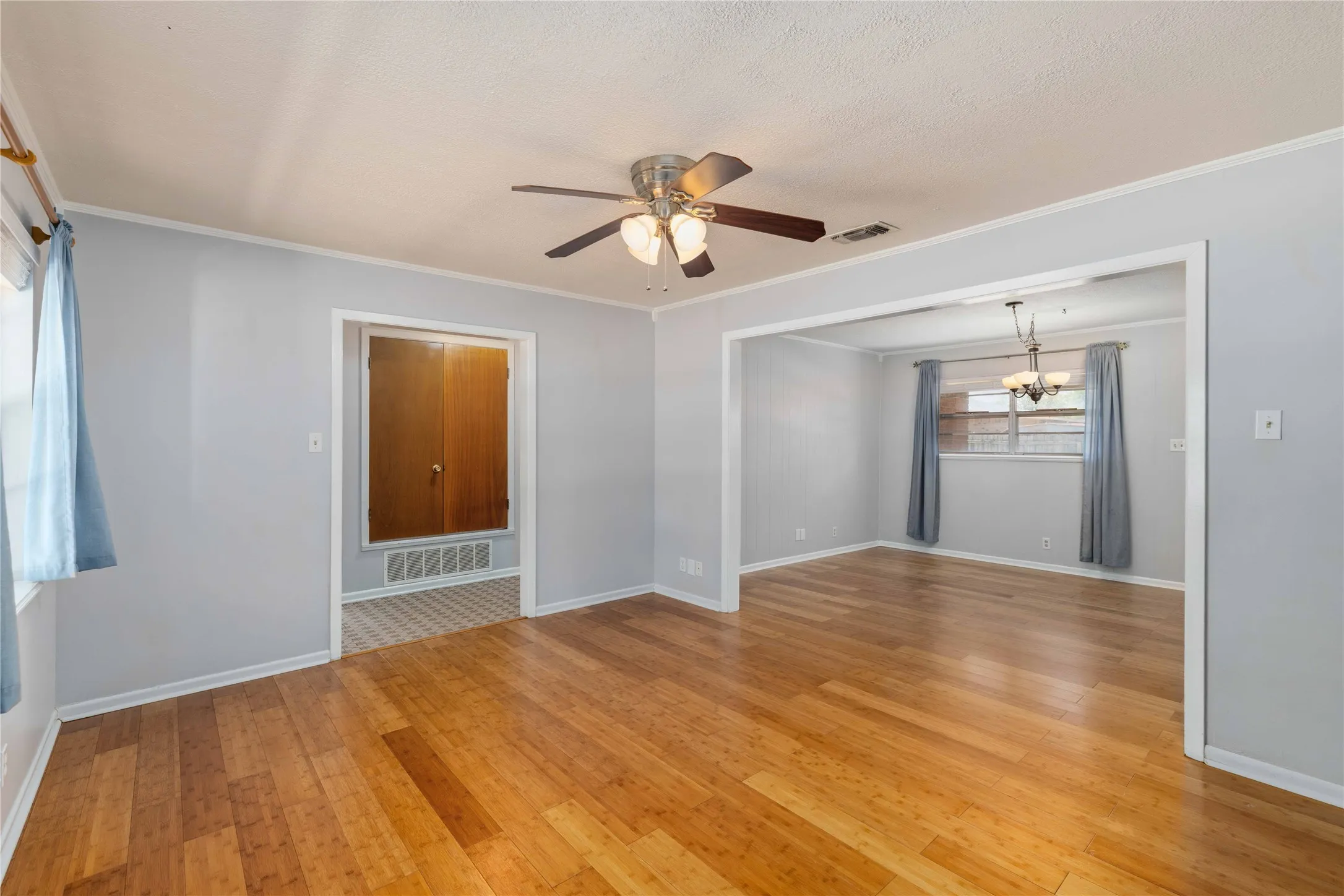 Single Family Residence For Sale in Brown County , 2103 16th Street, Brownwood, Texas 76801, 3 Bedroom, 2 Bathroom, 2 Garage spaces, 1,330 Sqft, built in 1969, mls#21376575, Real Estate Agent in Brownwood, Homes For Sale in Brown county, Homes For Sale in Brownwood, Realtor in Brownwood Texas, Real Estate Brokerage Independent Realty Texas, Luminita Cordes Realtor