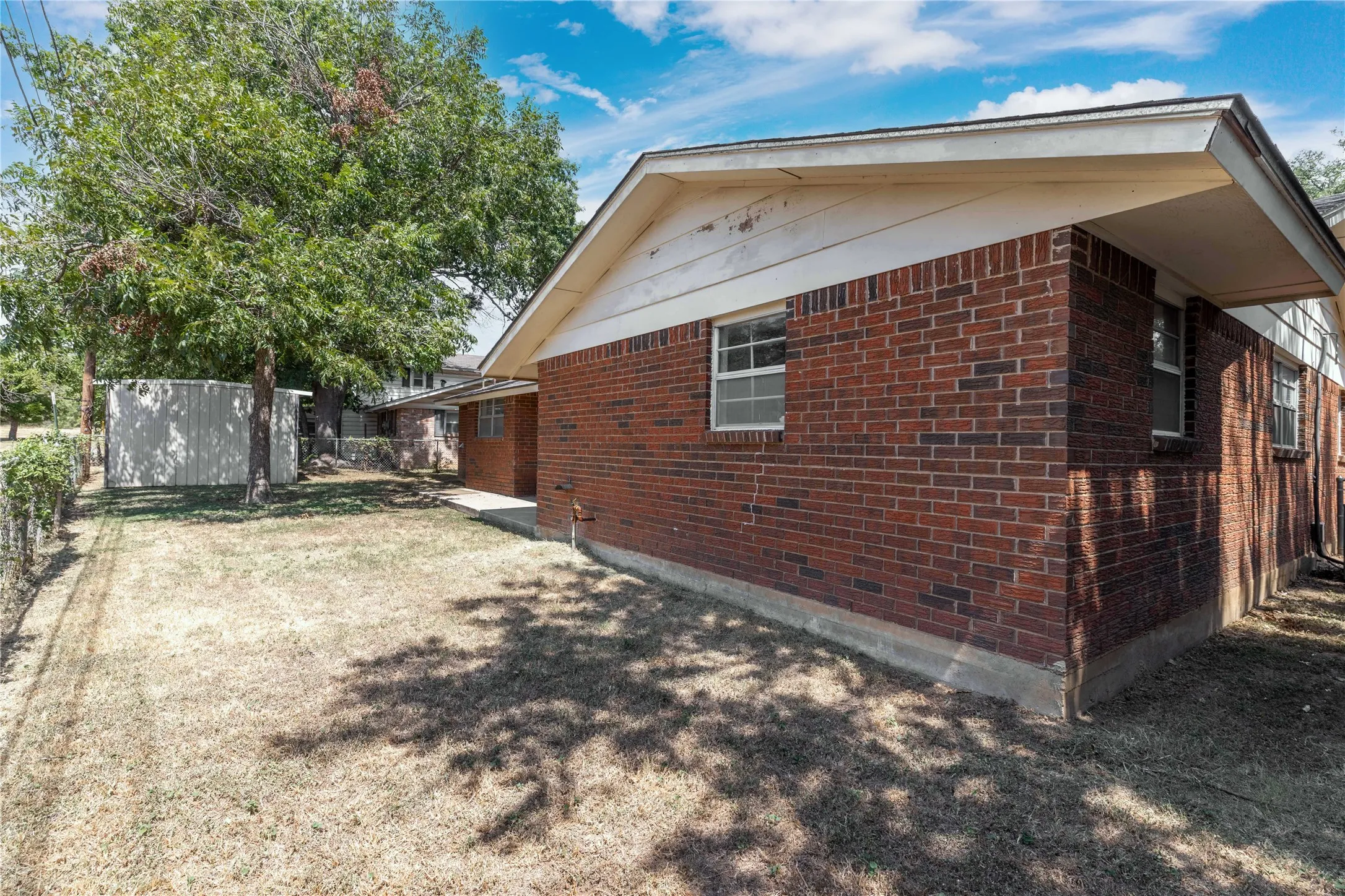 Single Family Residence For Sale in Brown County , 2103 16th Street, Brownwood, Texas 76801, 3 Bedroom, 2 Bathroom, 2 Garage spaces, 1,330 Sqft, built in 1969, mls#21376575, Real Estate Agent in Brownwood, Homes For Sale in Brown county, Homes For Sale in Brownwood, Realtor in Brownwood Texas, Real Estate Brokerage Independent Realty Texas, Luminita Cordes Realtor