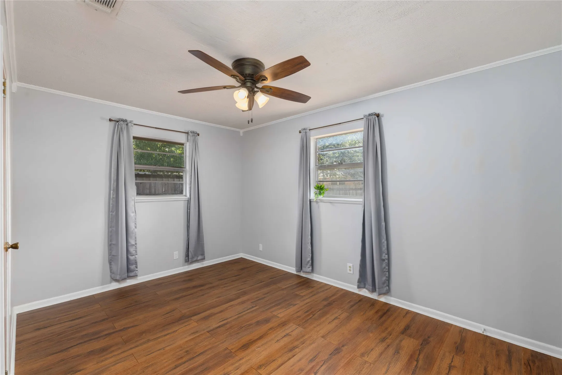 Single Family Residence For Sale in Brown County , 2103 16th Street, Brownwood, Texas 76801, 3 Bedroom, 2 Bathroom, 2 Garage spaces, 1,330 Sqft, built in 1969, mls#21376575, Real Estate Agent in Brownwood, Homes For Sale in Brown county, Homes For Sale in Brownwood, Realtor in Brownwood Texas, Real Estate Brokerage Independent Realty Texas, Luminita Cordes Realtor
