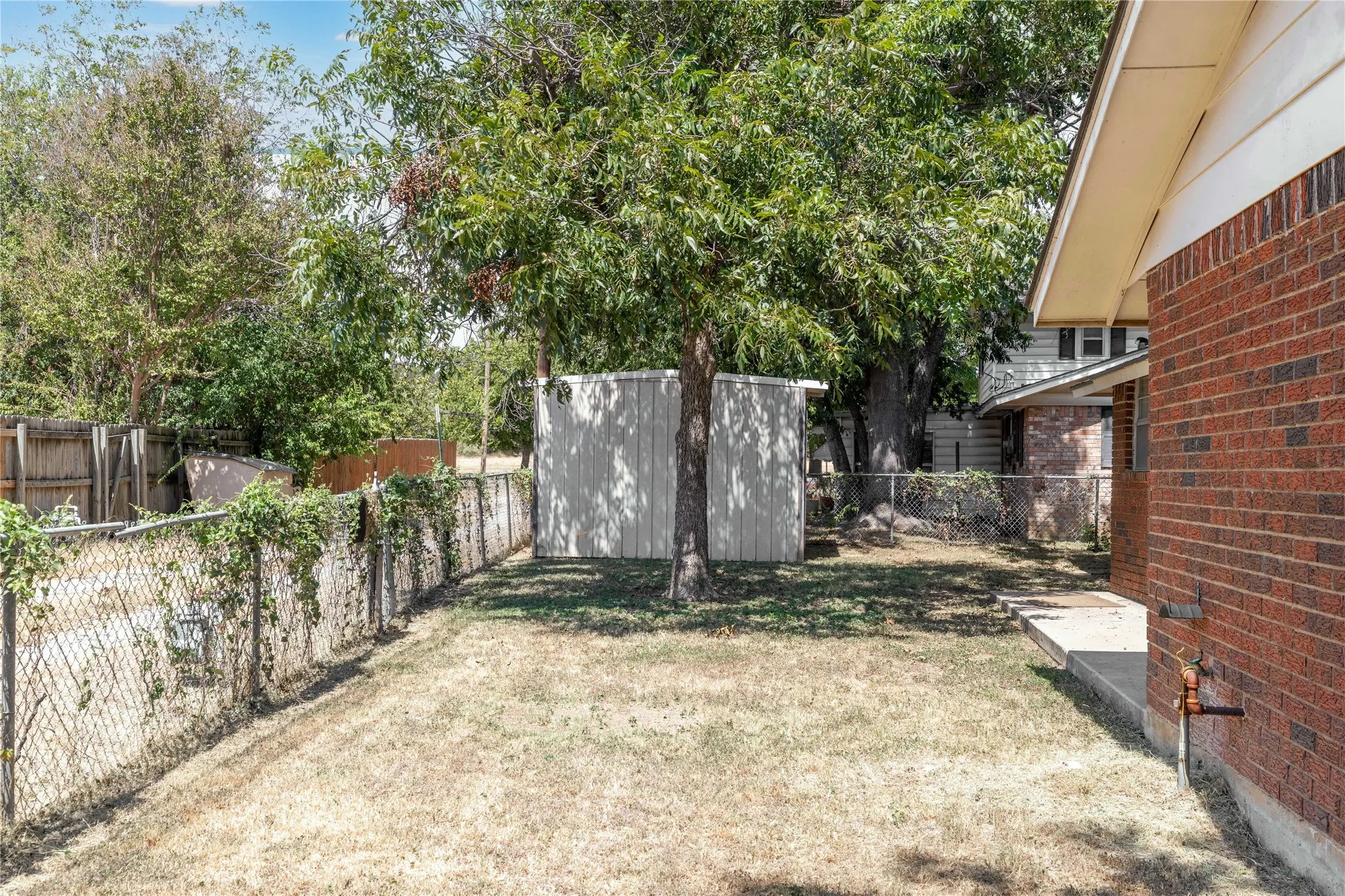 Single Family Residence For Sale in Brown County , 2103 16th Street, Brownwood, Texas 76801, 3 Bedroom, 2 Bathroom, 2 Garage spaces, 1,330 Sqft, built in 1969, mls#21376575, Real Estate Agent in Brownwood, Homes For Sale in Brown county, Homes For Sale in Brownwood, Realtor in Brownwood Texas, Real Estate Brokerage Independent Realty Texas, Luminita Cordes Realtor