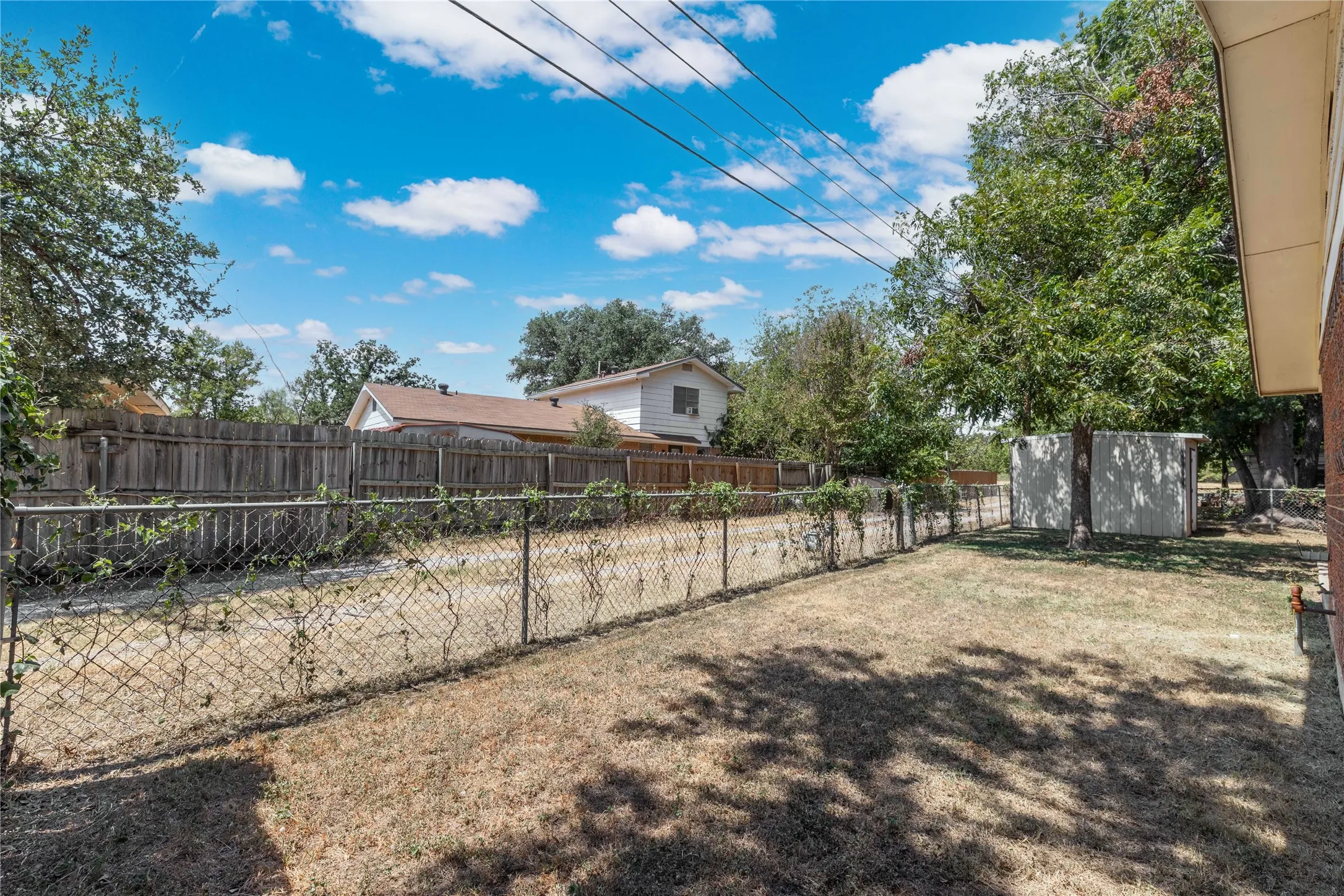 Single Family Residence For Sale in Brown County , 2103 16th Street, Brownwood, Texas 76801, 3 Bedroom, 2 Bathroom, 2 Garage spaces, 1,330 Sqft, built in 1969, mls#21376575, Real Estate Agent in Brownwood, Homes For Sale in Brown county, Homes For Sale in Brownwood, Realtor in Brownwood Texas, Real Estate Brokerage Independent Realty Texas, Luminita Cordes Realtor