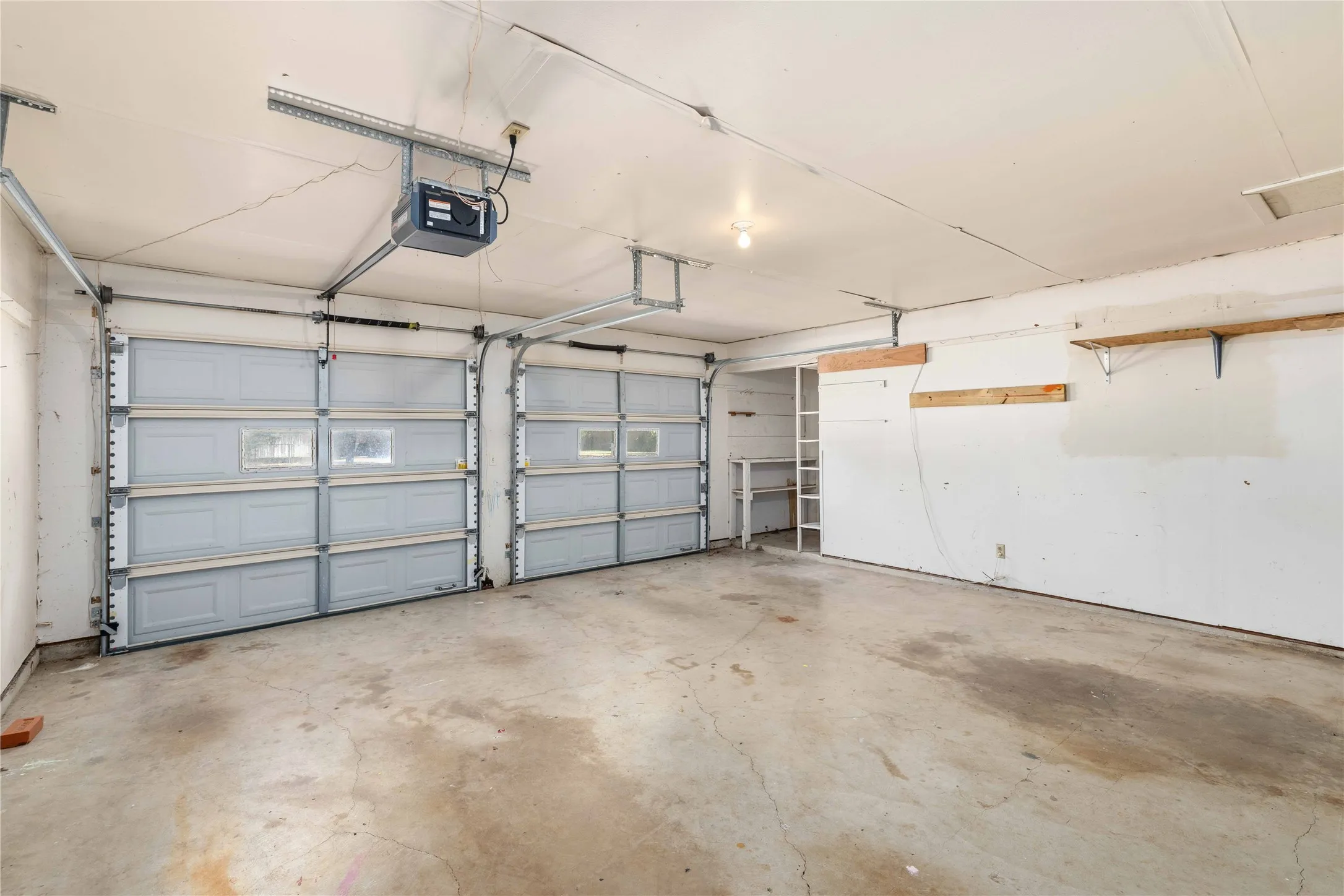Single Family Residence For Sale in Brown County , 2103 16th Street, Brownwood, Texas 76801, 3 Bedroom, 2 Bathroom, 2 Garage spaces, 1,330 Sqft, built in 1969, mls#21376575, Real Estate Agent in Brownwood, Homes For Sale in Brown county, Homes For Sale in Brownwood, Realtor in Brownwood Texas, Real Estate Brokerage Independent Realty Texas, Luminita Cordes Realtor