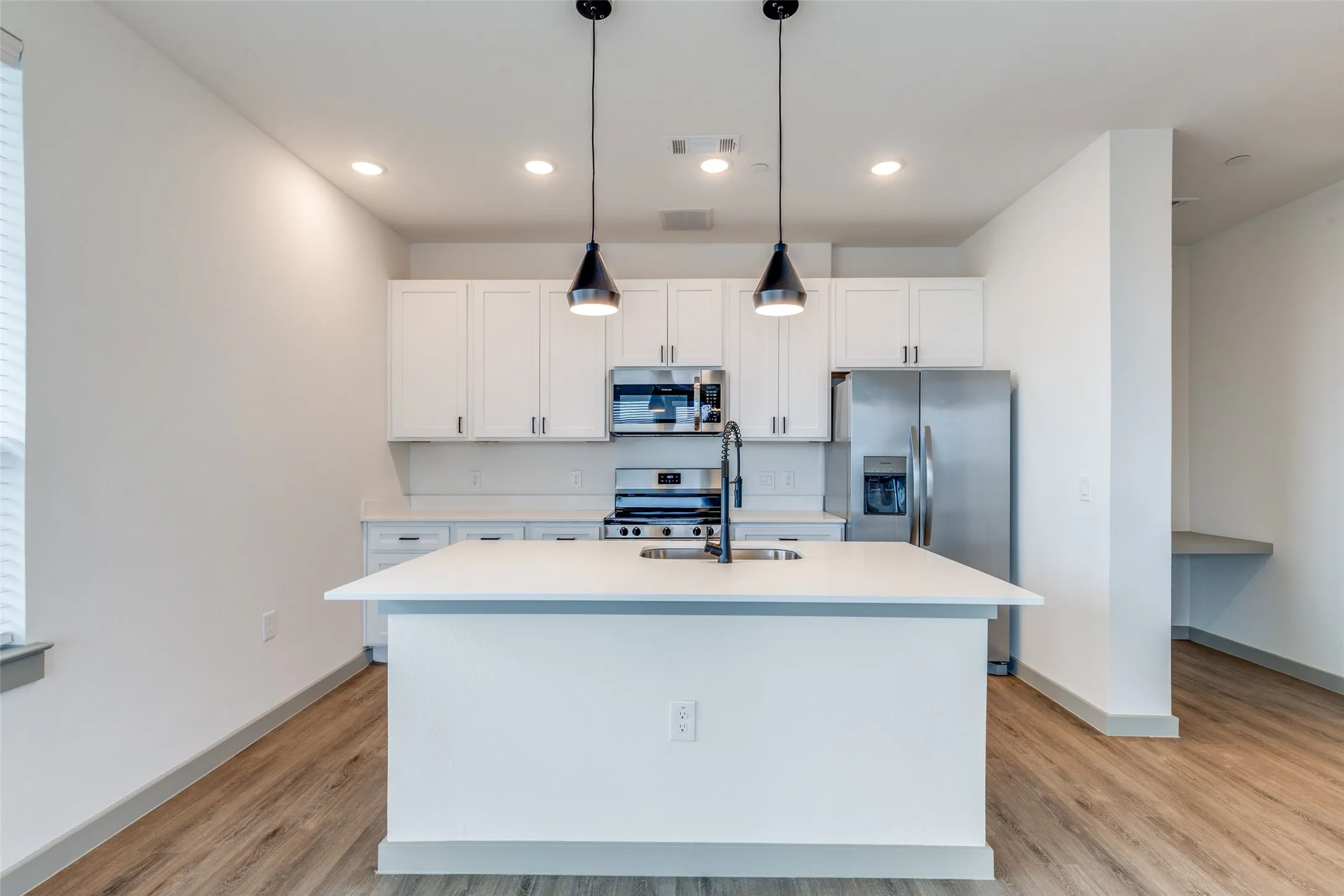 Apartment For Rent in Dallas County , 5215 Capitol Avenue 211, Dallas, Texas 75206, 1 Bedroom, 1 Bathroom, Garage spaces, 1,083 Sqft, built in 2025, mls#21378960, Real Estate Agent in Dallas, Homes For Rent in Dallas county, Homes For Rent in Dallas, Realtor in Dallas Texas, Real Estate Brokerage Independent Realty Texas, Luminita Cordes Realtor