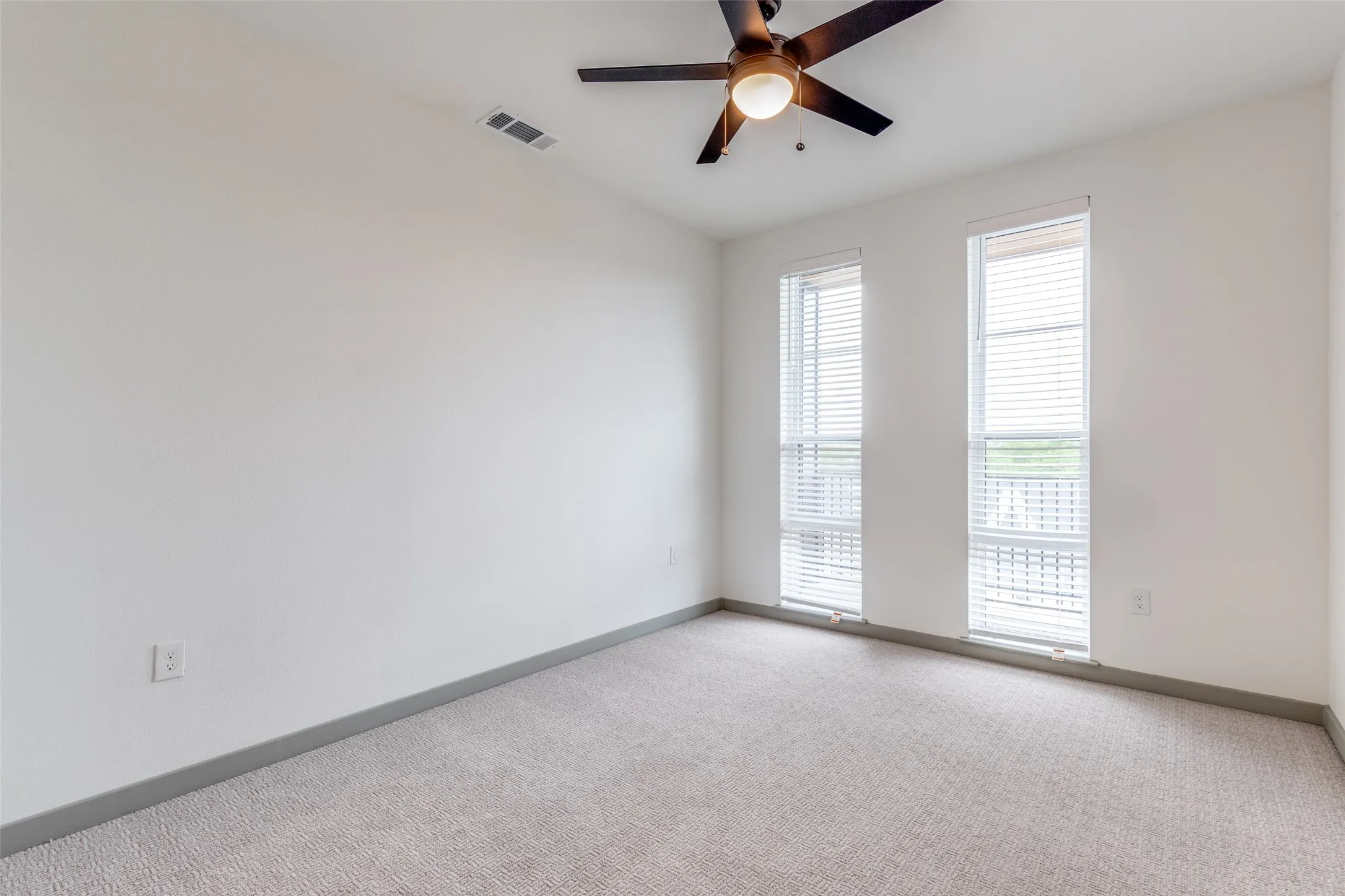 Apartment For Rent in Dallas County , 5215 Capitol Avenue 211, Dallas, Texas 75206, 1 Bedroom, 1 Bathroom, Garage spaces, 1,083 Sqft, built in 2025, mls#21378960, Real Estate Agent in Dallas, Homes For Rent in Dallas county, Homes For Rent in Dallas, Realtor in Dallas Texas, Real Estate Brokerage Independent Realty Texas, Luminita Cordes Realtor