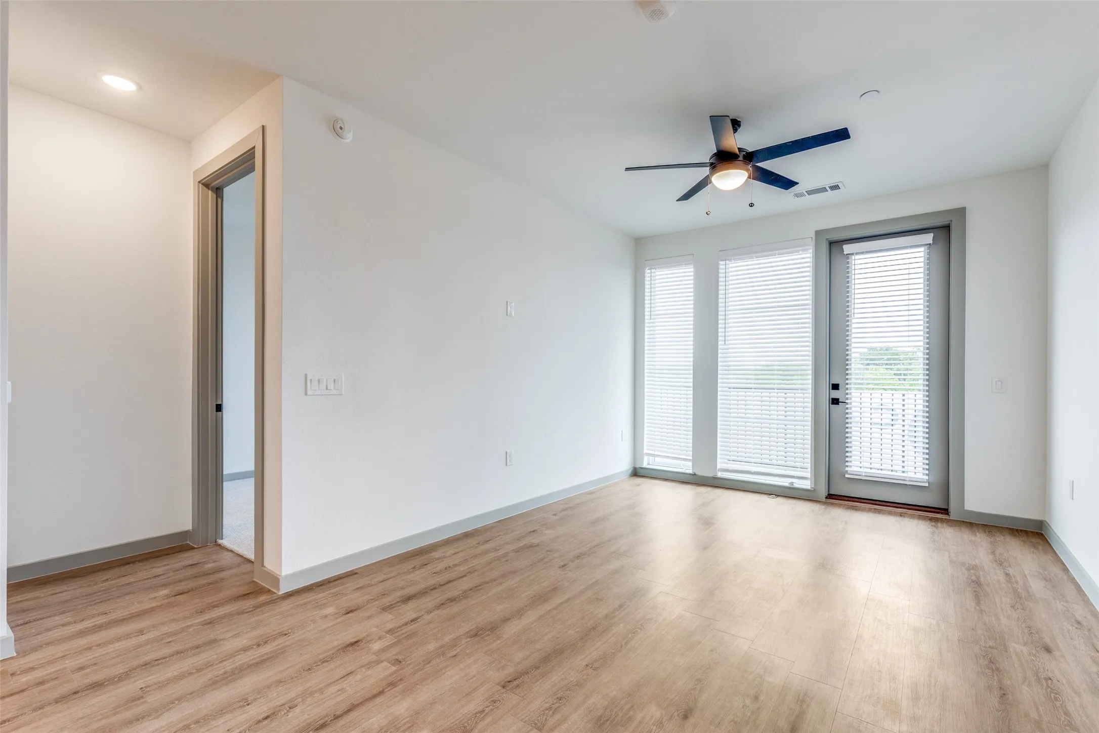 Apartment For Rent in Dallas County , 5215 Capitol Avenue 211, Dallas, Texas 75206, 1 Bedroom, 1 Bathroom, Garage spaces, 1,083 Sqft, built in 2025, mls#21378960, Real Estate Agent in Dallas, Homes For Rent in Dallas county, Homes For Rent in Dallas, Realtor in Dallas Texas, Real Estate Brokerage Independent Realty Texas, Luminita Cordes Realtor