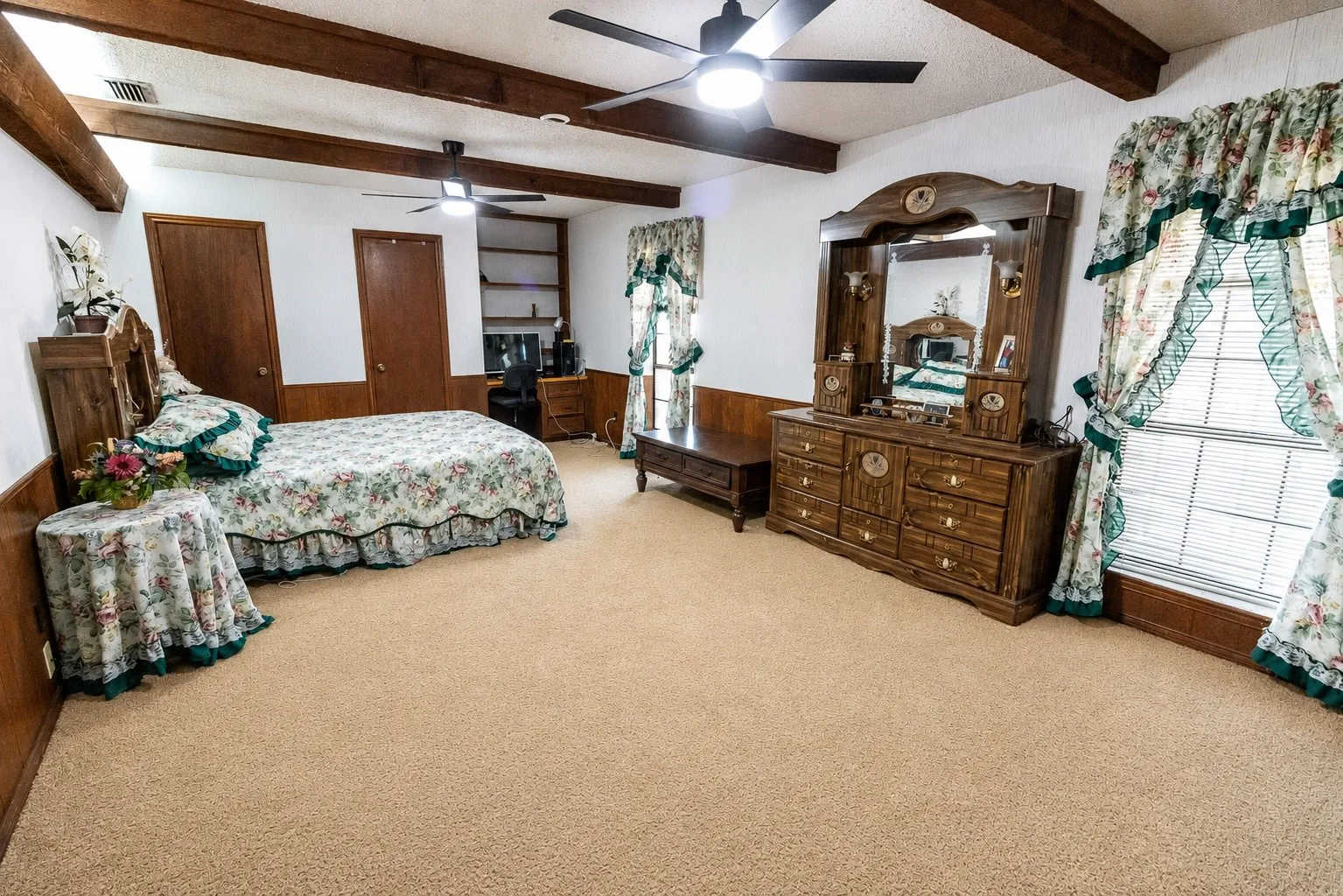Farm For Sale in Kaufman County , 15019 Cr-4003, Mabank, Texas 75147, 2 Bedroom, 2 Bathroom, 2 Garage spaces, 2,332 Sqft, built in 1976, mls#21375305, Real Estate Agent in Mabank, Homes For Sale in Kaufman county, Homes For Sale in Mabank, Realtor in Mabank Texas, Real Estate Brokerage Independent Realty Texas, Luminita Cordes Realtor