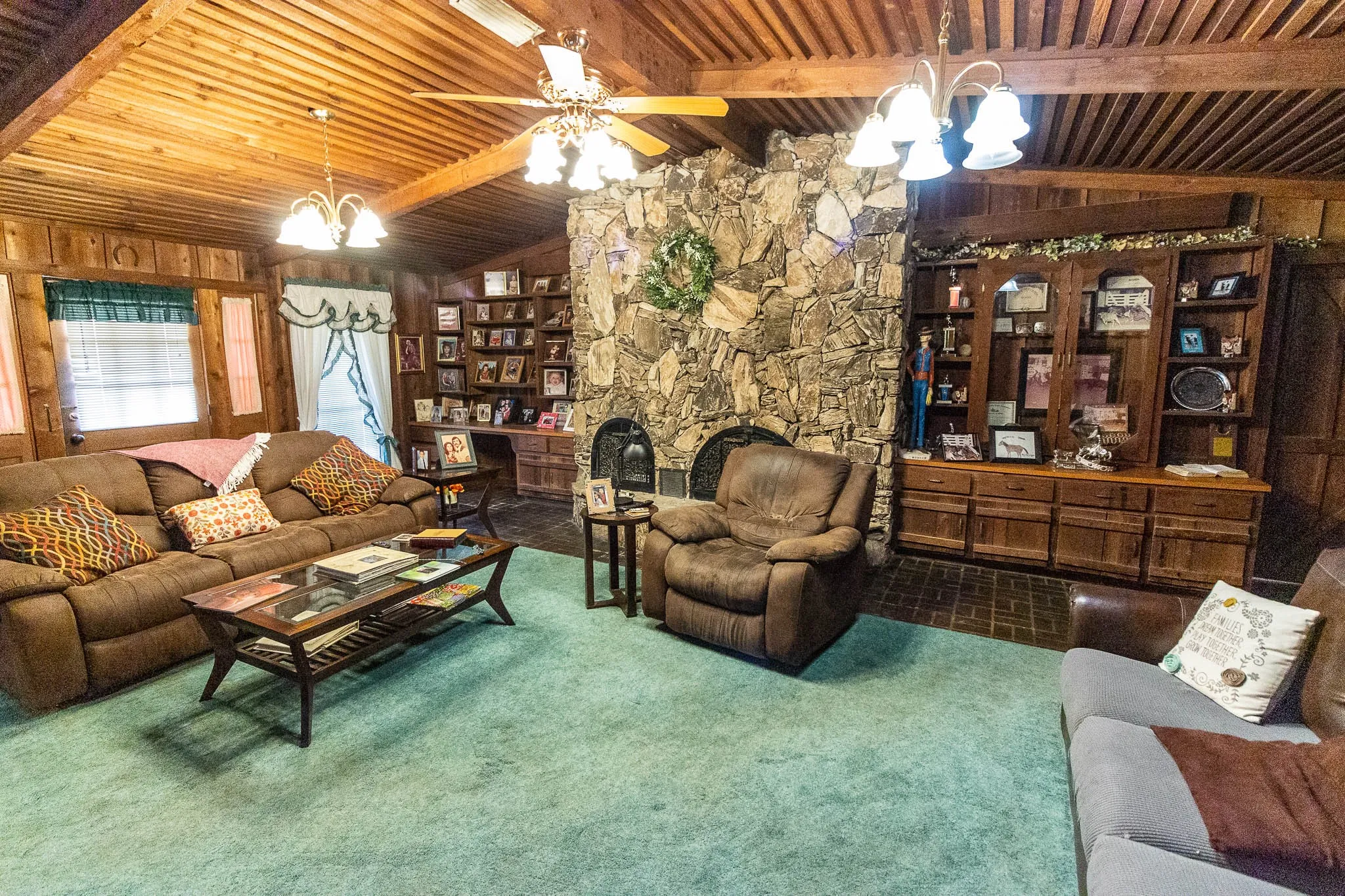 Farm For Sale in Kaufman County , 15019 Cr-4003, Mabank, Texas 75147, 2 Bedroom, 2 Bathroom, 2 Garage spaces, 2,332 Sqft, built in 1976, mls#21375305, Real Estate Agent in Mabank, Homes For Sale in Kaufman county, Homes For Sale in Mabank, Realtor in Mabank Texas, Real Estate Brokerage Independent Realty Texas, Luminita Cordes Realtor