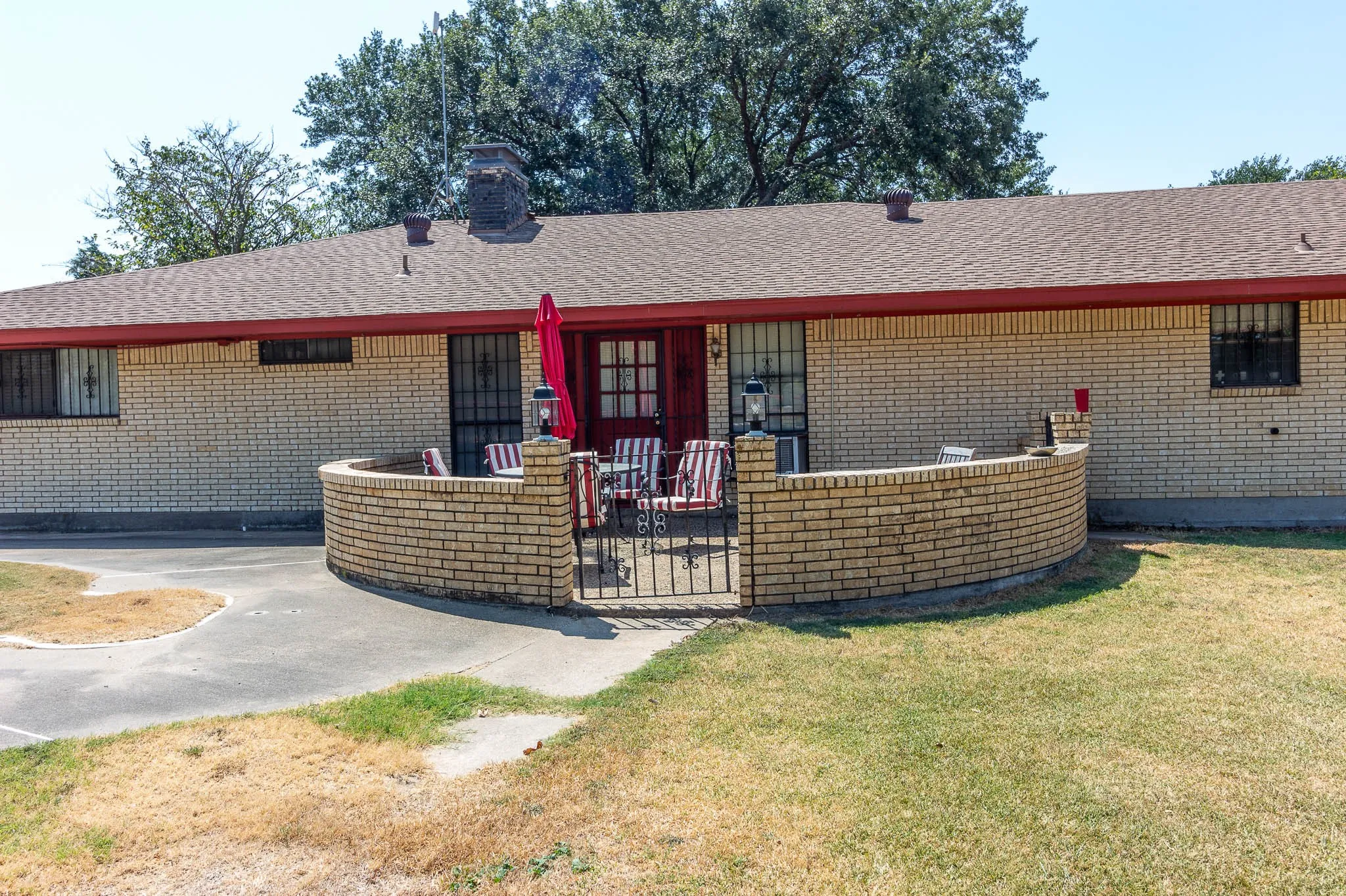 Farm For Sale in Kaufman County , 15019 Cr-4003, Mabank, Texas 75147, 2 Bedroom, 2 Bathroom, 2 Garage spaces, 2,332 Sqft, built in 1976, mls#21375305, Real Estate Agent in Mabank, Homes For Sale in Kaufman county, Homes For Sale in Mabank, Realtor in Mabank Texas, Real Estate Brokerage Independent Realty Texas, Luminita Cordes Realtor
