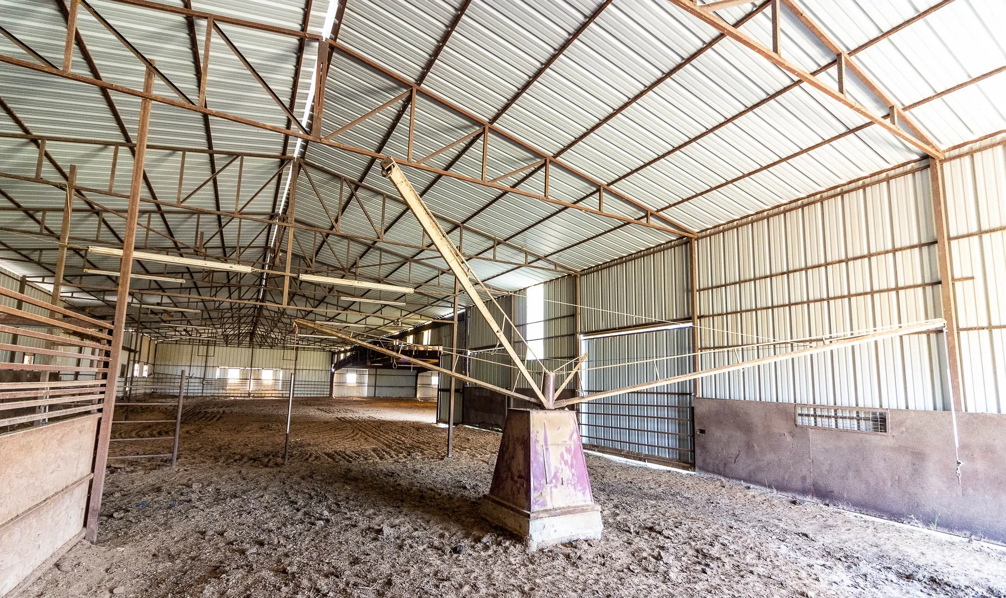 Farm For Sale in Kaufman County , 15019 Cr-4003, Mabank, Texas 75147, 2 Bedroom, 2 Bathroom, 2 Garage spaces, 2,332 Sqft, built in 1976, mls#21375305, Real Estate Agent in Mabank, Homes For Sale in Kaufman county, Homes For Sale in Mabank, Realtor in Mabank Texas, Real Estate Brokerage Independent Realty Texas, Luminita Cordes Realtor