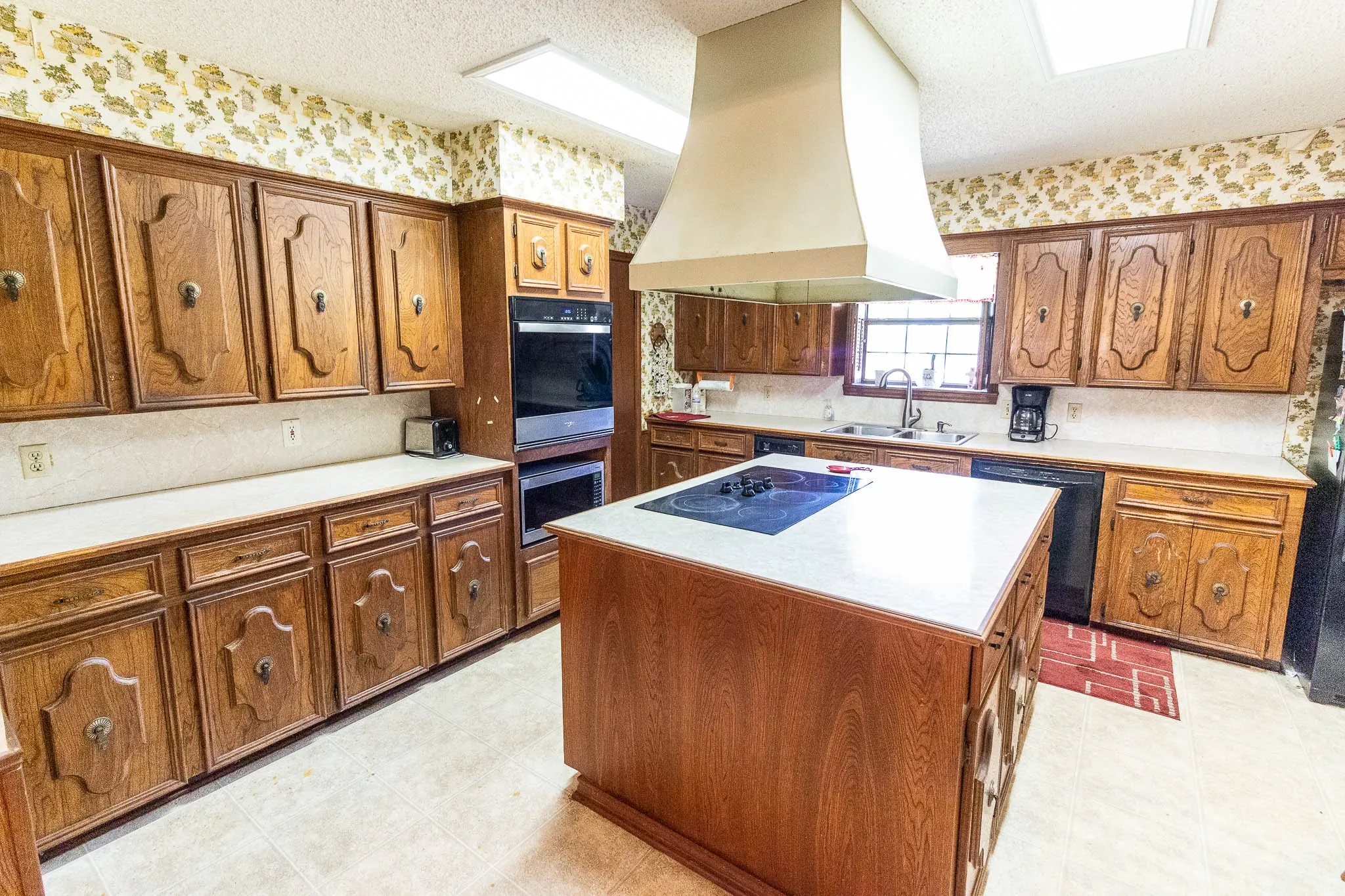 Farm For Sale in Kaufman County , 15019 Cr-4003, Mabank, Texas 75147, 2 Bedroom, 2 Bathroom, 2 Garage spaces, 2,332 Sqft, built in 1976, mls#21375305, Real Estate Agent in Mabank, Homes For Sale in Kaufman county, Homes For Sale in Mabank, Realtor in Mabank Texas, Real Estate Brokerage Independent Realty Texas, Luminita Cordes Realtor