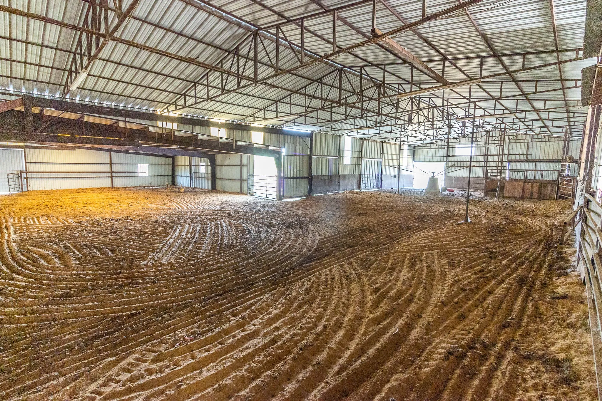Farm For Sale in Kaufman County , 15019 Cr-4003, Mabank, Texas 75147, 2 Bedroom, 2 Bathroom, 2 Garage spaces, 2,332 Sqft, built in 1976, mls#21375305, Real Estate Agent in Mabank, Homes For Sale in Kaufman county, Homes For Sale in Mabank, Realtor in Mabank Texas, Real Estate Brokerage Independent Realty Texas, Luminita Cordes Realtor
