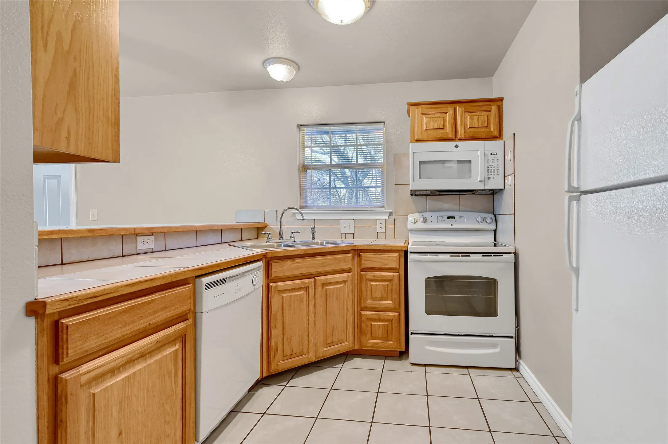 Duplex For Rent in Grayson County , 1025 Rice Street 102, Denison, Texas 75020, 2 Bedroom, 2 Bathroom, 1 Garage spaces, 1,200 Sqft, built in 2006, mls#21378956, Real Estate Agent in Denison, Homes For Rent in Grayson county, Homes For Rent in Denison, Realtor in Denison Texas, Real Estate Brokerage Independent Realty Texas, Luminita Cordes Realtor