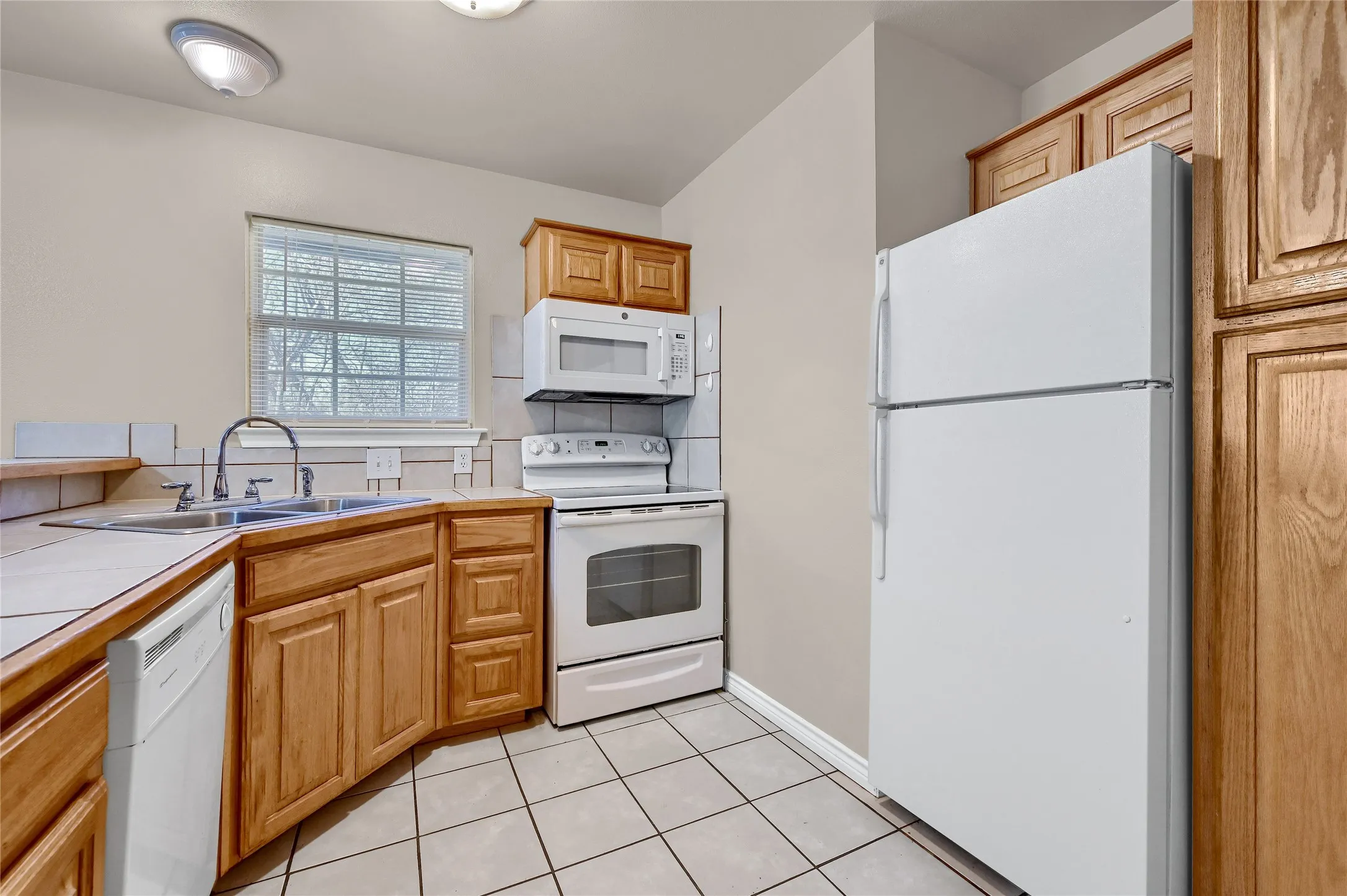 Duplex For Rent in Grayson County , 1025 Rice Street 102, Denison, Texas 75020, 2 Bedroom, 2 Bathroom, 1 Garage spaces, 1,200 Sqft, built in 2006, mls#21378956, Real Estate Agent in Denison, Homes For Rent in Grayson county, Homes For Rent in Denison, Realtor in Denison Texas, Real Estate Brokerage Independent Realty Texas, Luminita Cordes Realtor