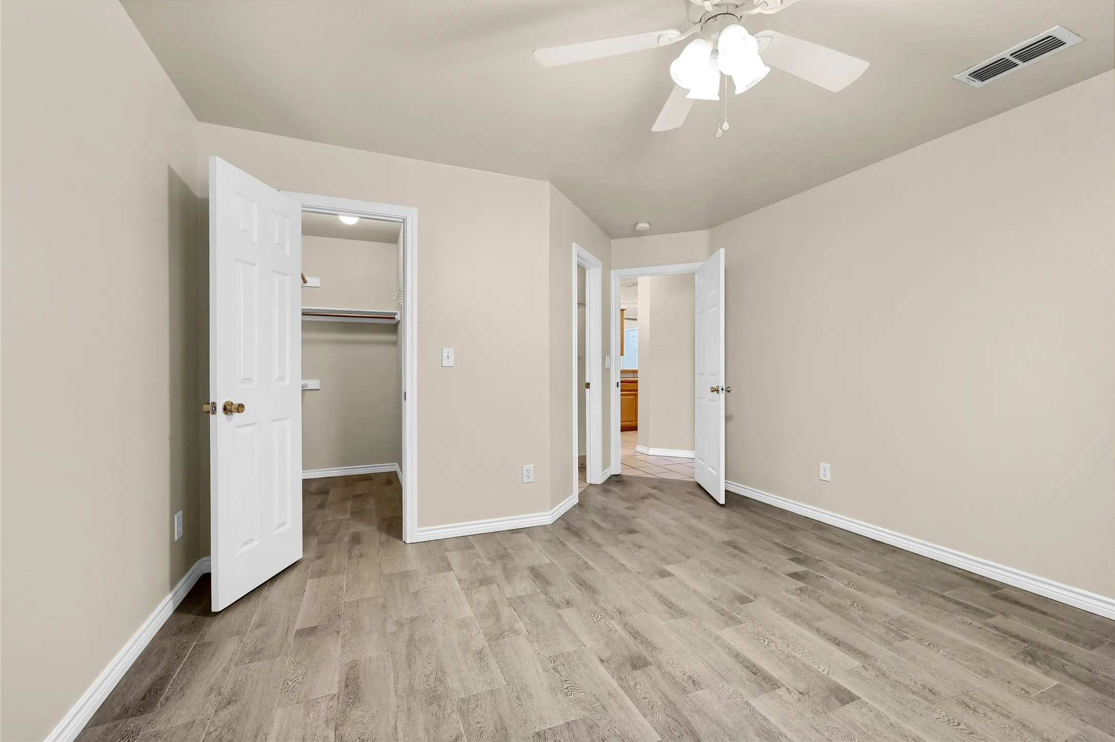 Duplex For Rent in Grayson County , 1025 Rice Street 102, Denison, Texas 75020, 2 Bedroom, 2 Bathroom, 1 Garage spaces, 1,200 Sqft, built in 2006, mls#21378956, Real Estate Agent in Denison, Homes For Rent in Grayson county, Homes For Rent in Denison, Realtor in Denison Texas, Real Estate Brokerage Independent Realty Texas, Luminita Cordes Realtor
