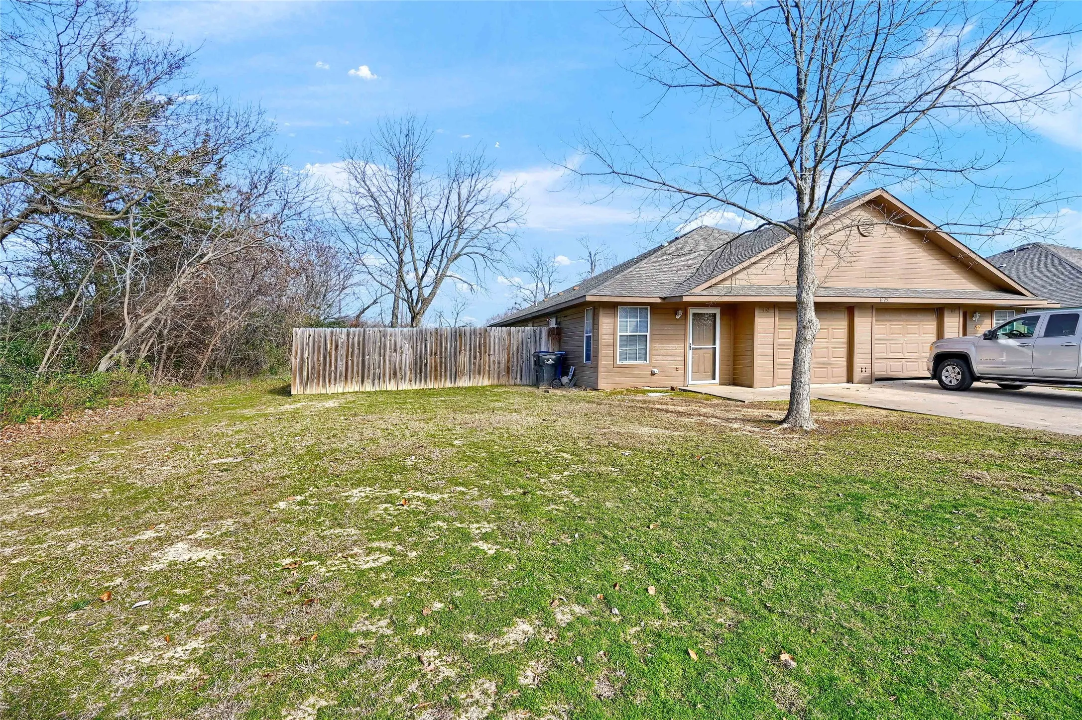 Duplex For Rent in Grayson County , 1025 Rice Street 102, Denison, Texas 75020, 2 Bedroom, 2 Bathroom, 1 Garage spaces, 1,200 Sqft, built in 2006, mls#21378956, Real Estate Agent in Denison, Homes For Rent in Grayson county, Homes For Rent in Denison, Realtor in Denison Texas, Real Estate Brokerage Independent Realty Texas, Luminita Cordes Realtor