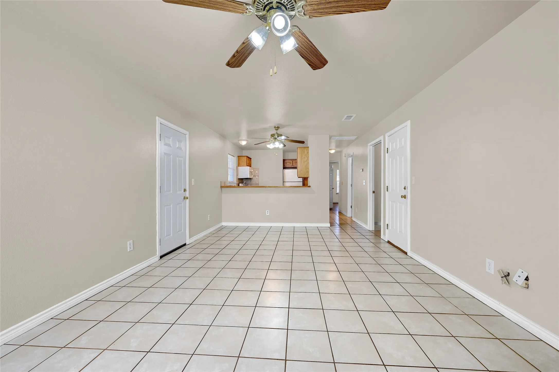 Duplex For Rent in Grayson County , 1025 Rice Street 102, Denison, Texas 75020, 2 Bedroom, 2 Bathroom, 1 Garage spaces, 1,200 Sqft, built in 2006, mls#21378956, Real Estate Agent in Denison, Homes For Rent in Grayson county, Homes For Rent in Denison, Realtor in Denison Texas, Real Estate Brokerage Independent Realty Texas, Luminita Cordes Realtor