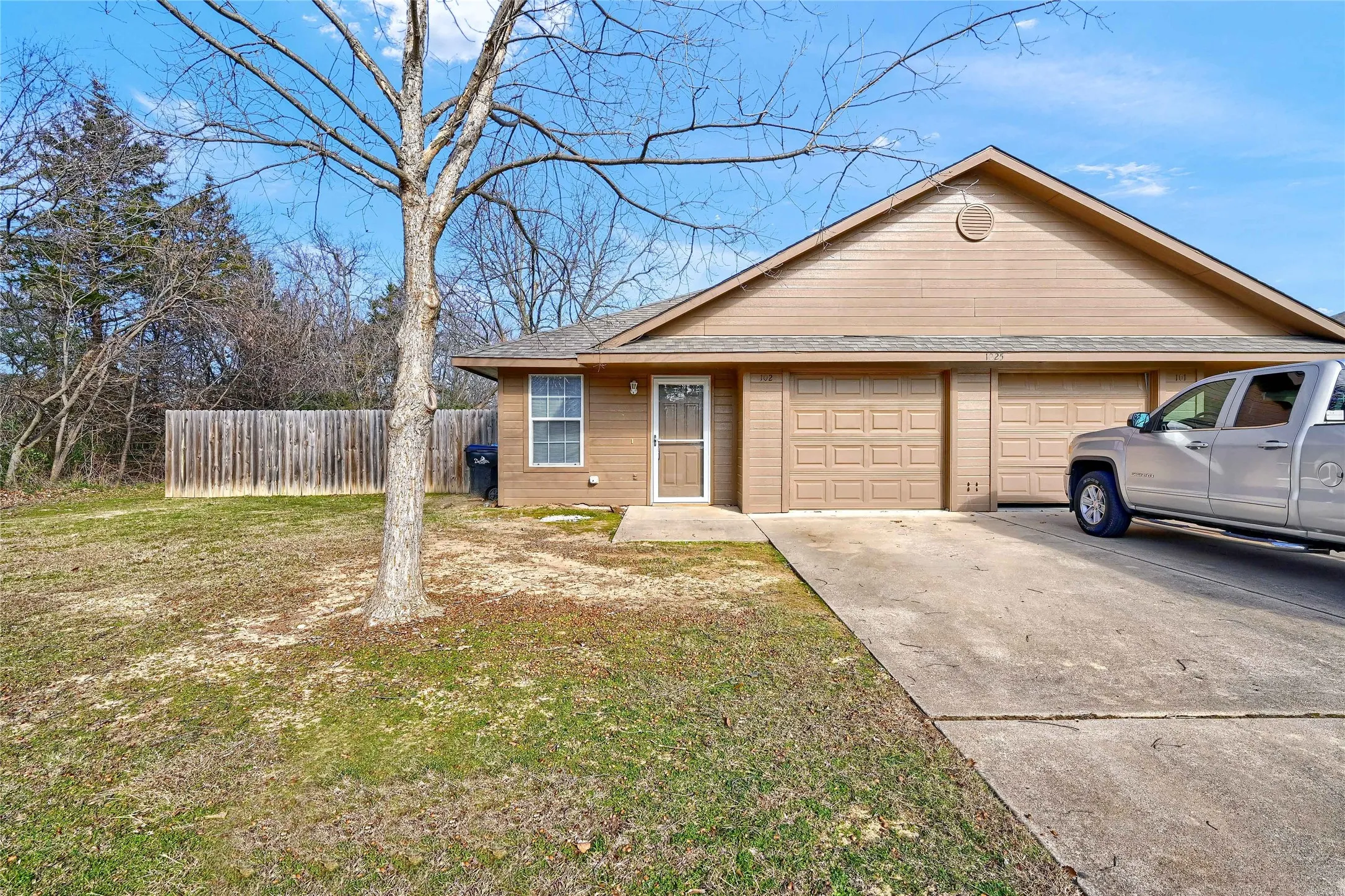 Duplex For Rent in Grayson County , 1025 Rice Street 102, Denison, Texas 75020, 2 Bedroom, 2 Bathroom, 1 Garage spaces, 1,200 Sqft, built in 2006, mls#21378956, Real Estate Agent in Denison, Homes For Rent in Grayson county, Homes For Rent in Denison, Realtor in Denison Texas, Real Estate Brokerage Independent Realty Texas, Luminita Cordes Realtor