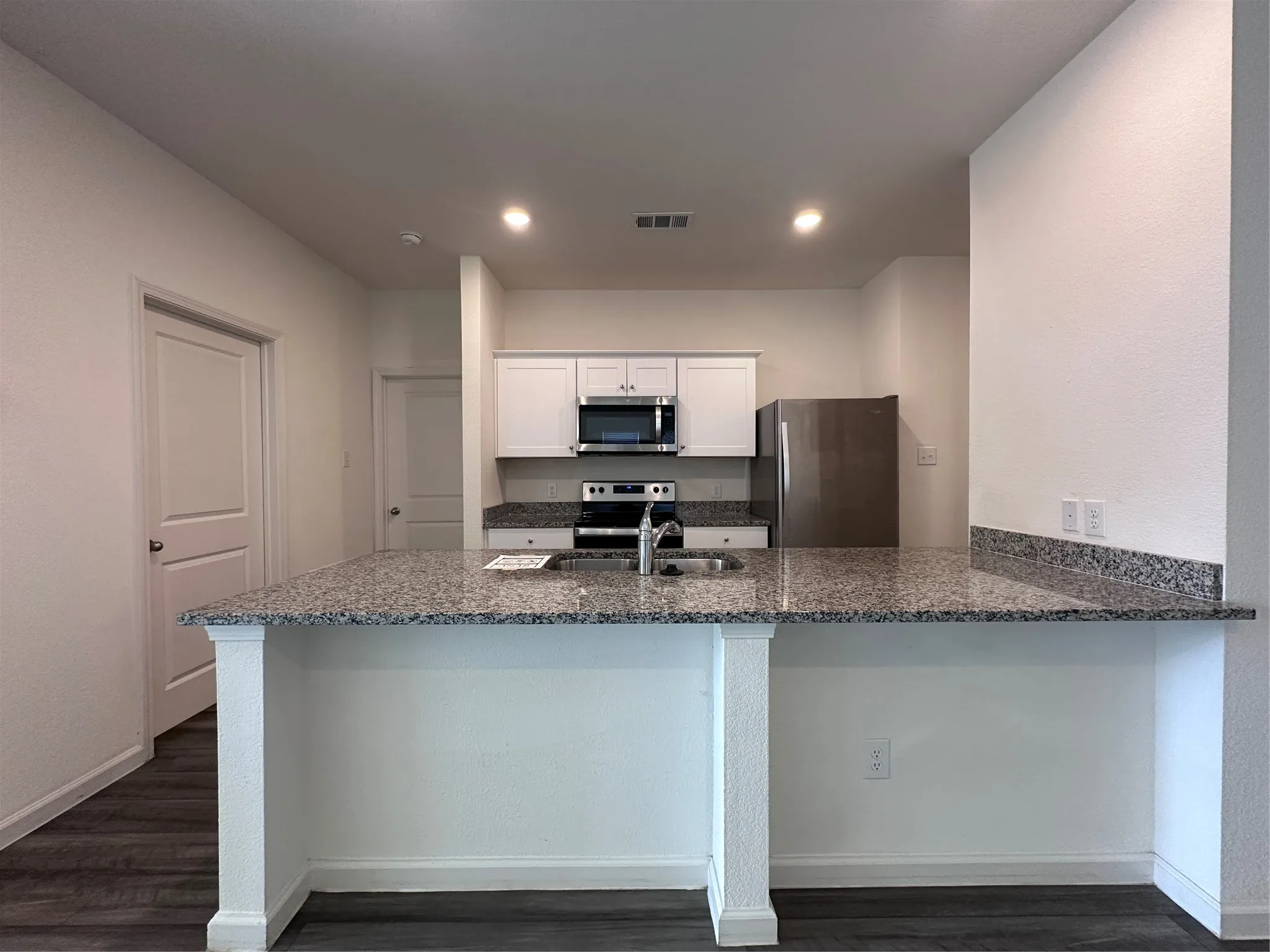 Single Family Residence For Sale in Tarrant County , 1617 Braeburn Lane, Fort Worth, Texas 76052, 3 Bedroom, 2 Bathroom, Garage spaces, 1,484 Sqft, built in 2021, mls#21377495, Real Estate Agent in Fort Worth, Homes For Sale in Tarrant county, Homes For Sale in Fort Worth, Realtor in Fort Worth Texas, Real Estate Brokerage Independent Realty Texas, Luminita Cordes Realtor