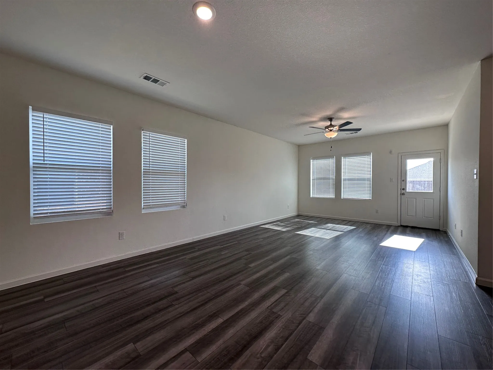 Single Family Residence For Sale in Tarrant County , 1617 Braeburn Lane, Fort Worth, Texas 76052, 3 Bedroom, 2 Bathroom, Garage spaces, 1,484 Sqft, built in 2021, mls#21377495, Real Estate Agent in Fort Worth, Homes For Sale in Tarrant county, Homes For Sale in Fort Worth, Realtor in Fort Worth Texas, Real Estate Brokerage Independent Realty Texas, Luminita Cordes Realtor