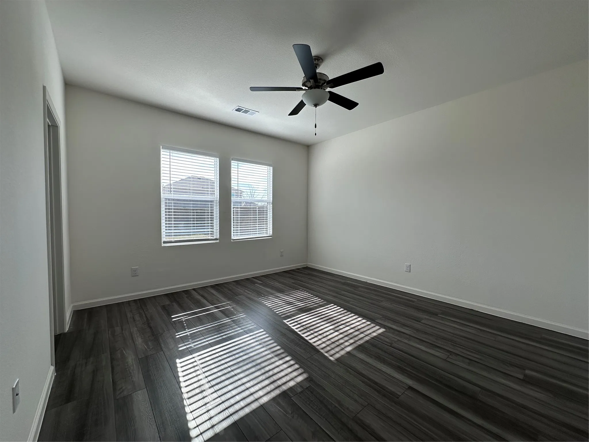 Single Family Residence For Sale in Tarrant County , 1617 Braeburn Lane, Fort Worth, Texas 76052, 3 Bedroom, 2 Bathroom, Garage spaces, 1,484 Sqft, built in 2021, mls#21377495, Real Estate Agent in Fort Worth, Homes For Sale in Tarrant county, Homes For Sale in Fort Worth, Realtor in Fort Worth Texas, Real Estate Brokerage Independent Realty Texas, Luminita Cordes Realtor