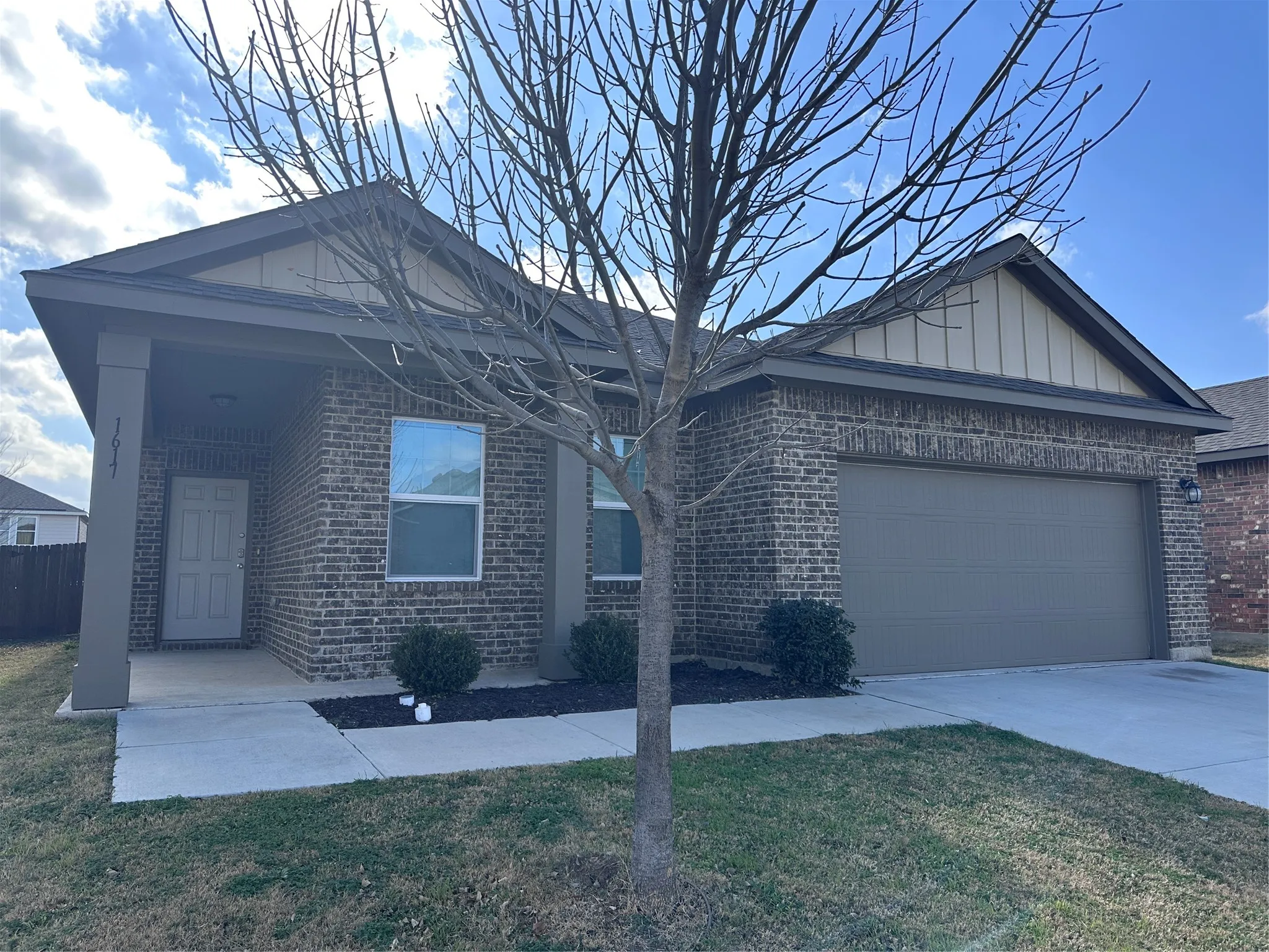 Single Family Residence For Sale in Tarrant County , 1617 Braeburn Lane, Fort Worth, Texas 76052, 3 Bedroom, 2 Bathroom, Garage spaces, 1,484 Sqft, built in 2021, mls#21377495, Real Estate Agent in Fort Worth, Homes For Sale in Tarrant county, Homes For Sale in Fort Worth, Realtor in Fort Worth Texas, Real Estate Brokerage Independent Realty Texas, Luminita Cordes Realtor