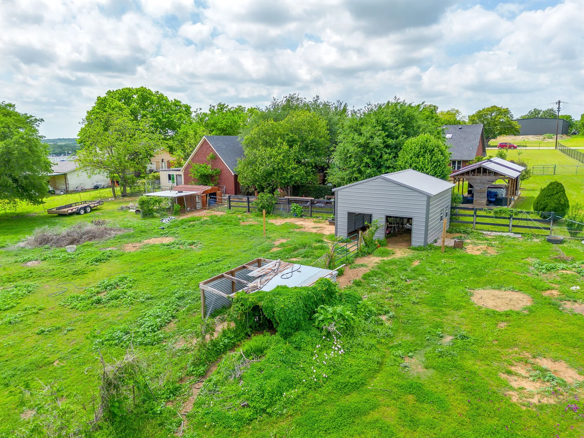 Single Family Residence For Sale in Johnson County , 3914 Redbird Lane, Joshua, Texas 76058, 5 Bedroom, 4 Bathroom, 2 Garage spaces, 3,292 Sqft, built in 1997, mls#21371841, Real Estate Agent in Joshua, Homes For Sale in Johnson county, Homes For Sale in Joshua, Realtor in Joshua Texas, Real Estate Brokerage Independent Realty Texas, Luminita Cordes Realtor