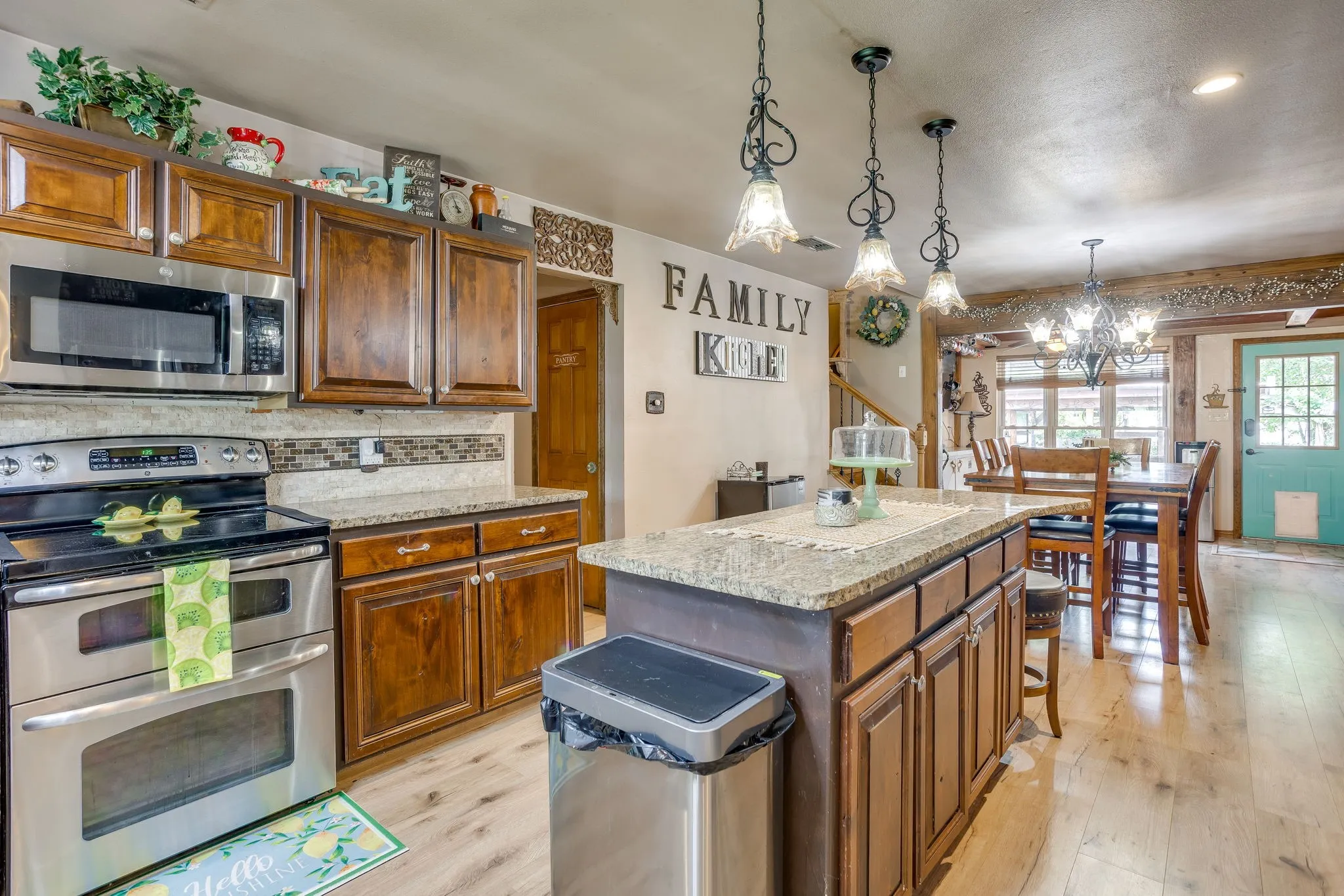Single Family Residence For Sale in Johnson County , 3914 Redbird Lane, Joshua, Texas 76058, 5 Bedroom, 4 Bathroom, 2 Garage spaces, 3,292 Sqft, built in 1997, mls#21371841, Real Estate Agent in Joshua, Homes For Sale in Johnson county, Homes For Sale in Joshua, Realtor in Joshua Texas, Real Estate Brokerage Independent Realty Texas, Luminita Cordes Realtor